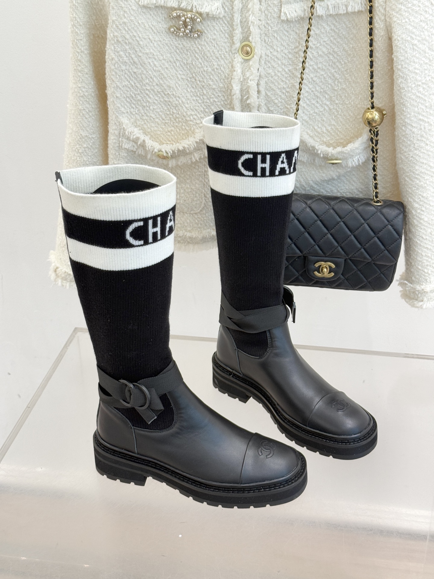 CHANE*｜小香经典字母双C厚底袜子靴延续1925年创立的经典设计基因简洁线条中透着无需言说的奢牌辨识