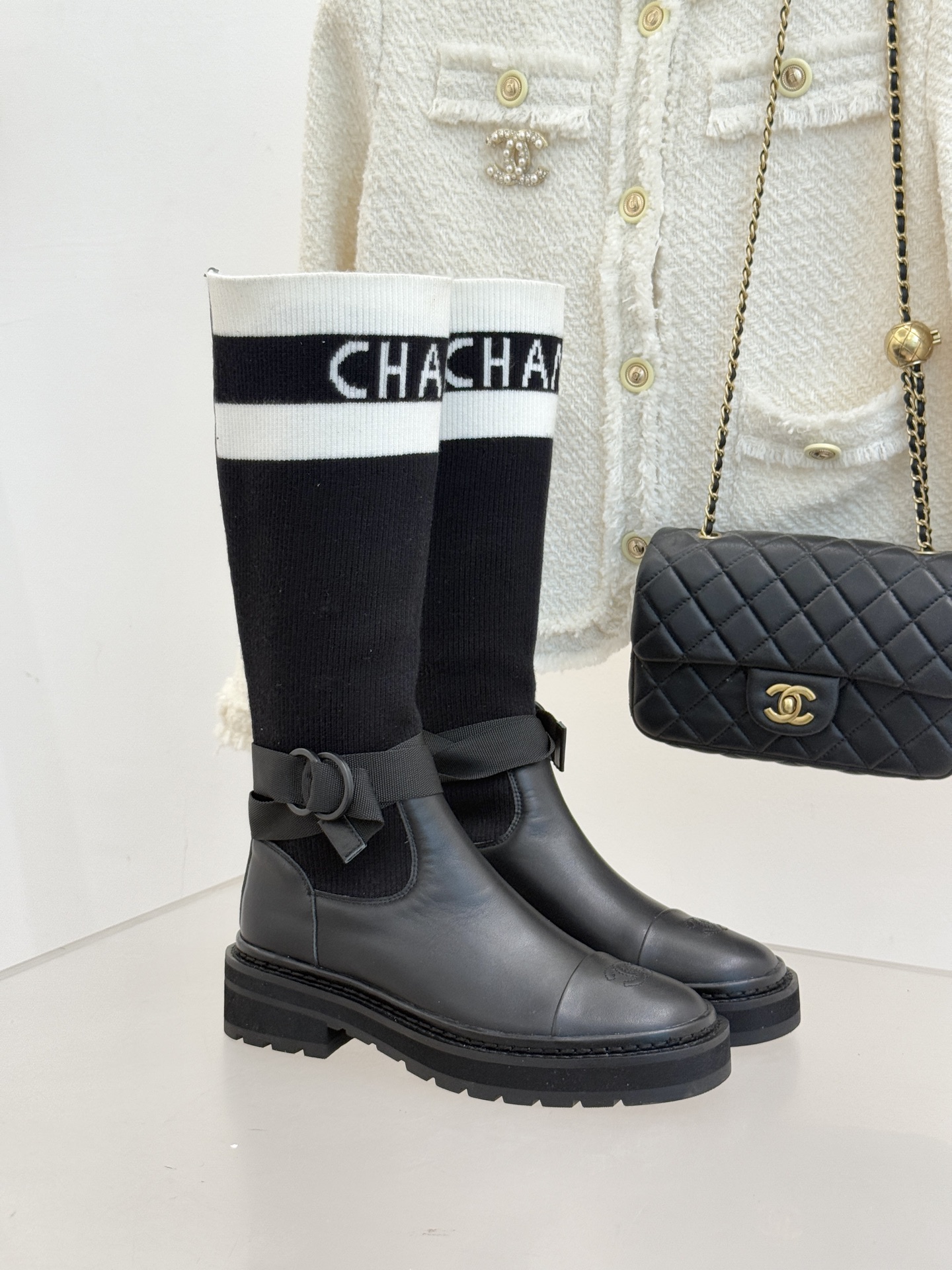 CHANE*｜小香经典字母双C厚底袜子靴延续1925年创立的经典设计基因简洁线条中透着无需言说的奢牌辨识