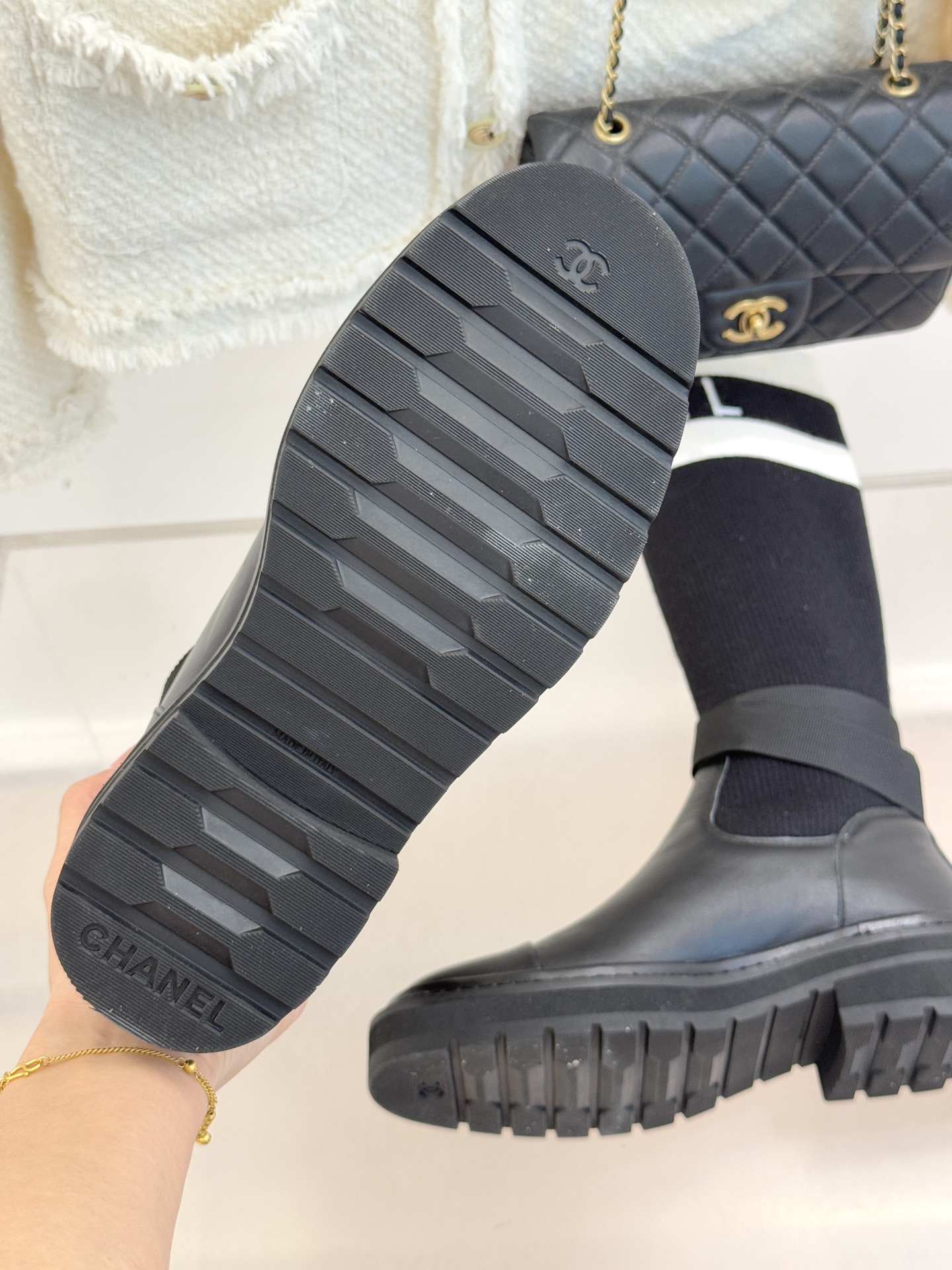 CHANE*｜小香经典字母双C厚底袜子靴延续1925年创立的经典设计基因简洁线条中透着无需言说的奢牌辨识