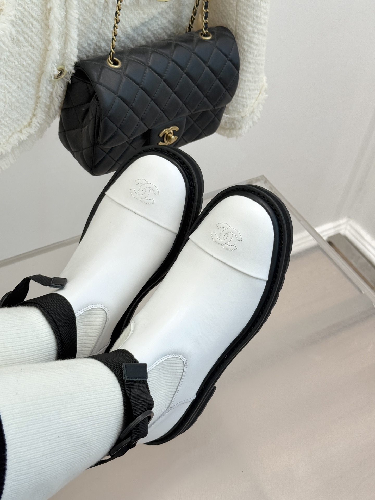 CHANE*｜小香经典字母双C厚底袜子靴延续1925年创立的经典设计基因简洁线条中透着无需言说的奢牌辨识