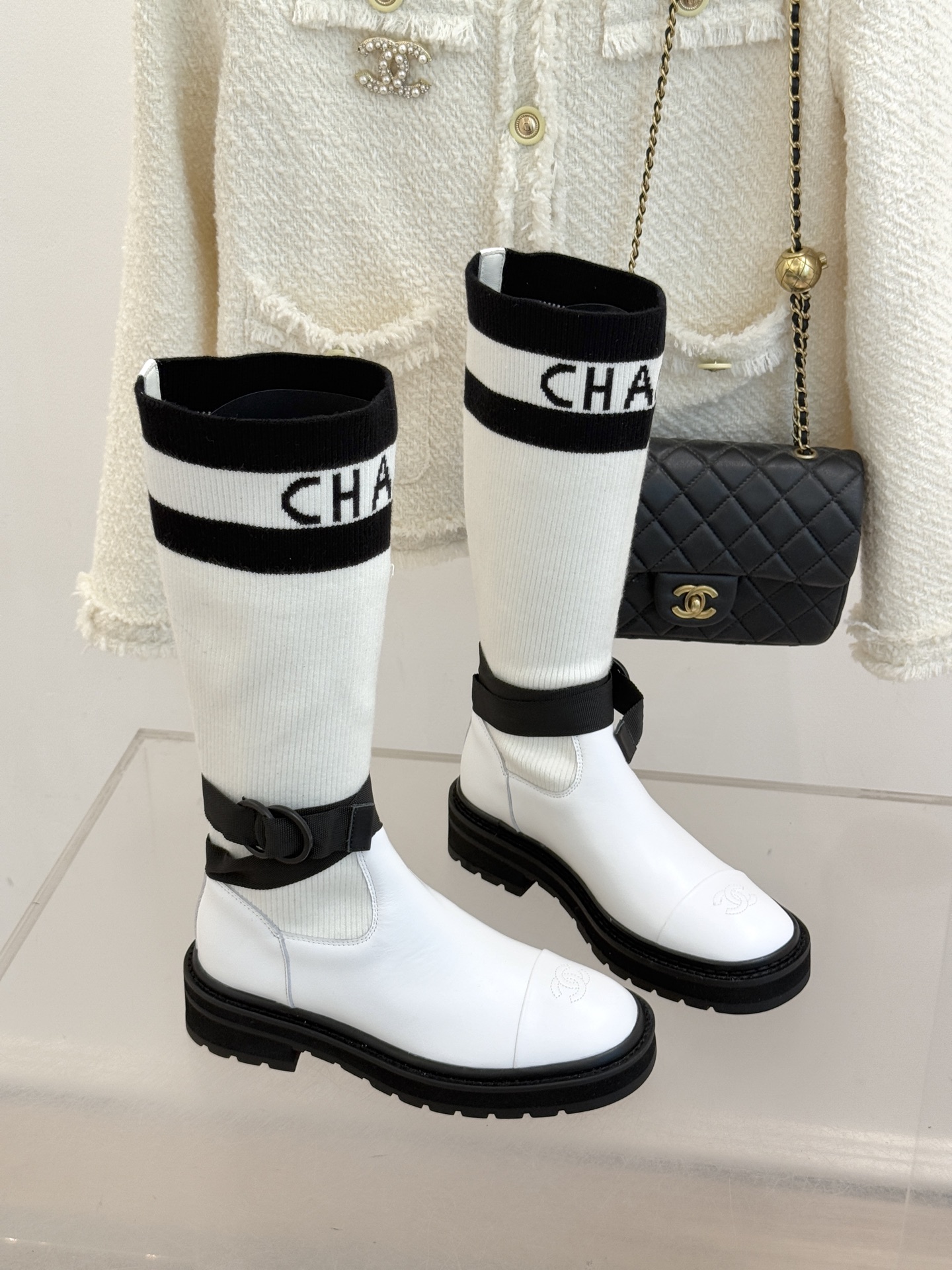 CHANE*｜小香经典字母双C厚底袜子靴延续1925年创立的经典设计基因简洁线条中透着无需言说的奢牌辨识