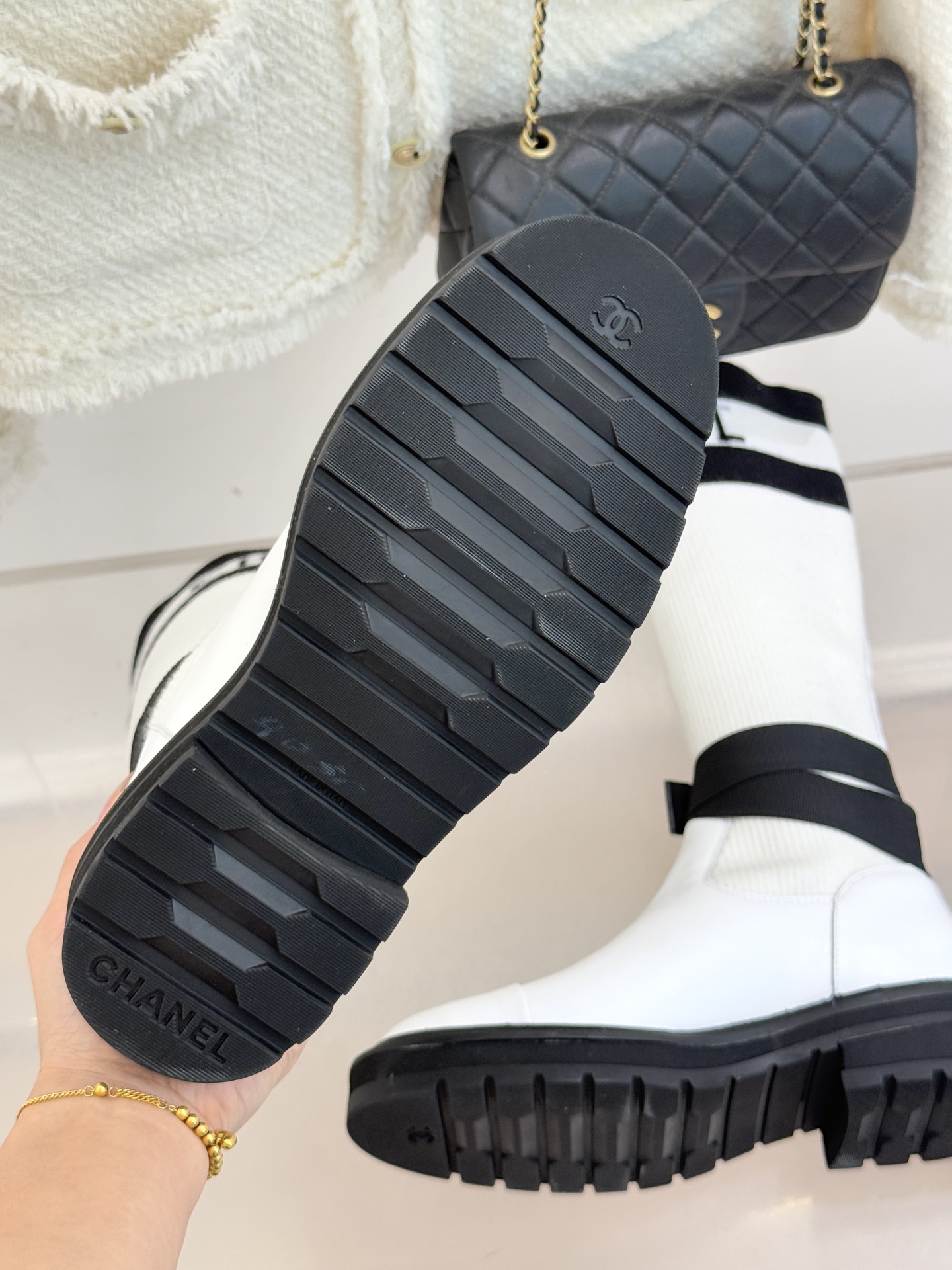 CHANE*｜小香经典字母双C厚底袜子靴延续1925年创立的经典设计基因简洁线条中透着无需言说的奢牌辨识