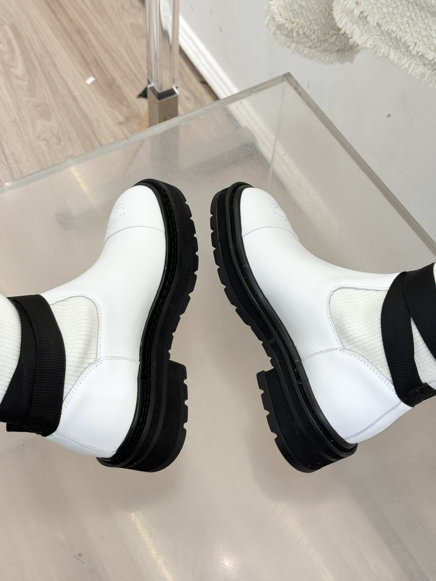 CHANE*｜小香经典字母双C厚底袜子靴延续1925年创立的经典设计基因简洁线条中透着无需言说的奢牌辨识