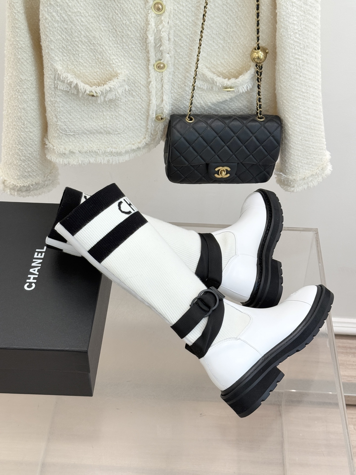 CHANE*｜小香经典字母双C厚底袜子靴延续1925年创立的经典设计基因简洁线条中透着无需言说的奢牌辨识