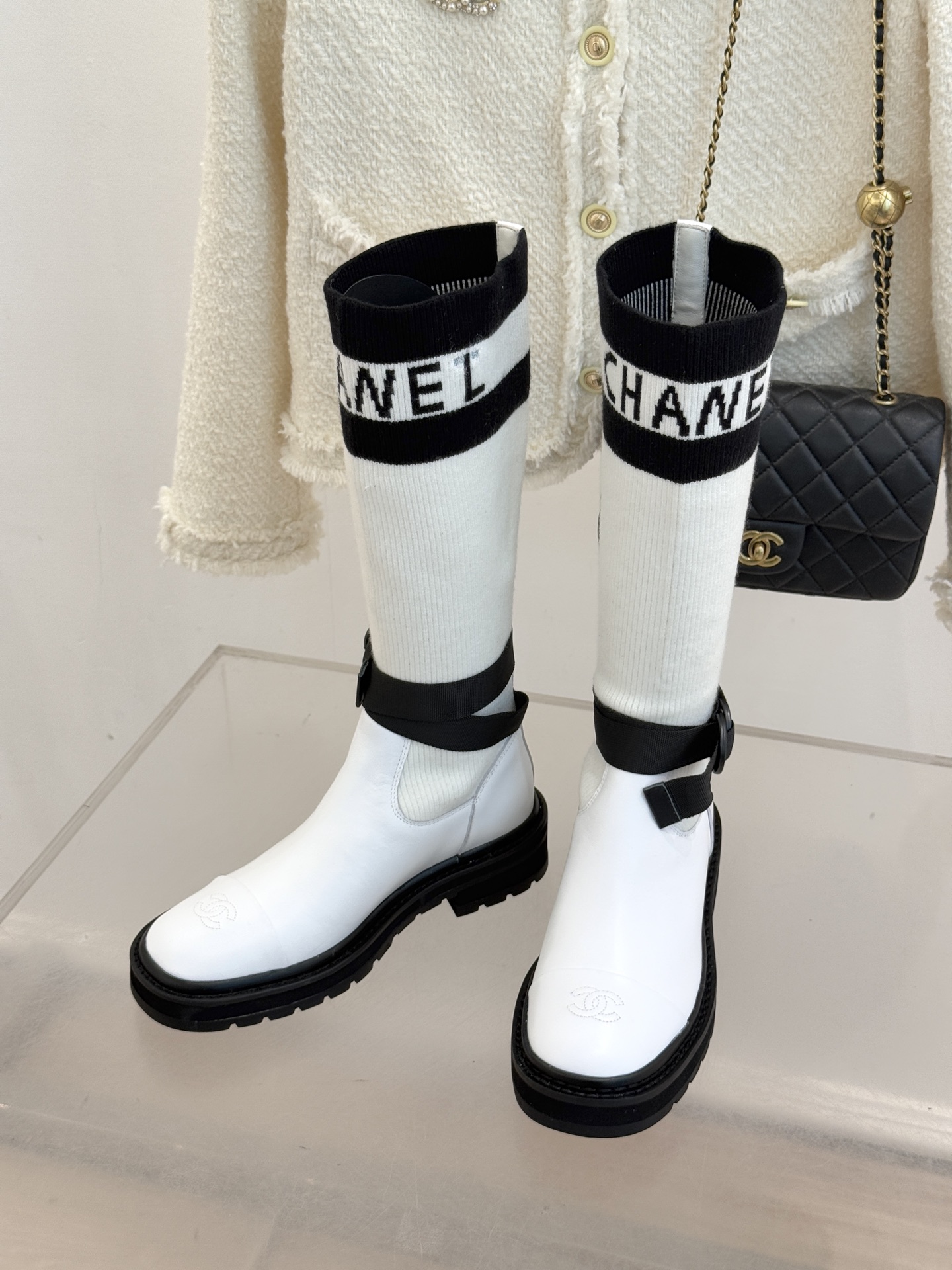 CHANE*｜小香经典字母双C厚底袜子靴延续1925年创立的经典设计基因简洁线条中透着无需言说的奢牌辨识