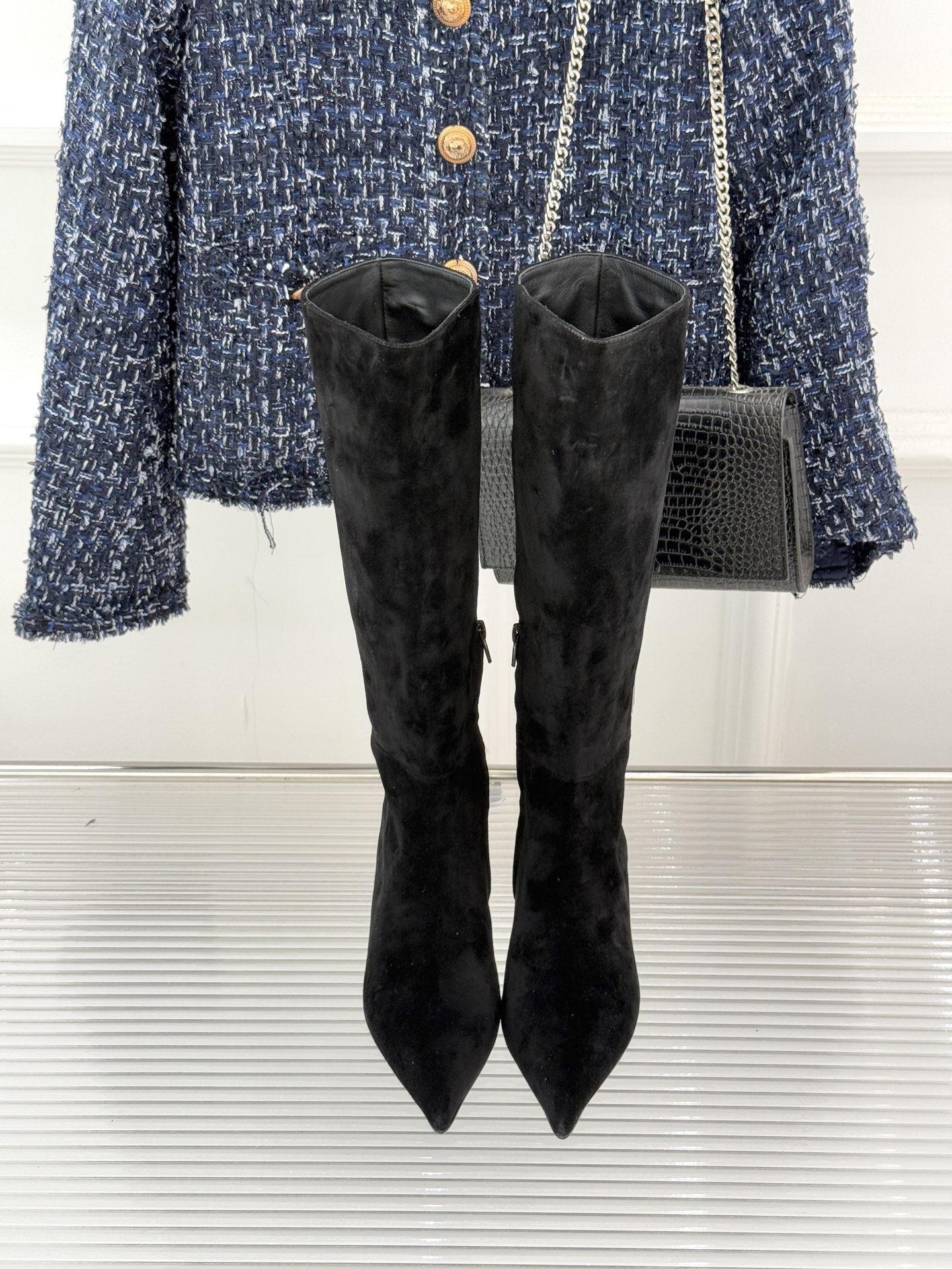 Toteme 25WF秋冬新品尖头侧拉链坡跟长靴这双坡跟短靴你可千万别错过！标志性的尖头造型 线条流畅且