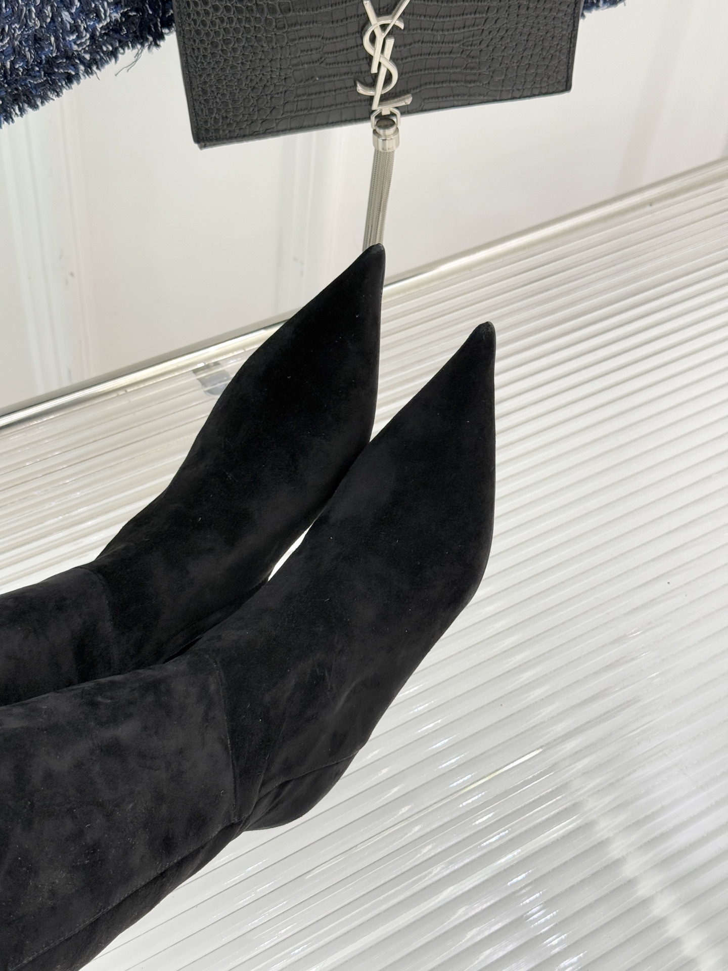 Toteme 25WF秋冬新品尖头侧拉链坡跟长靴这双坡跟短靴你可千万别错过！标志性的尖头造型 线条流畅且