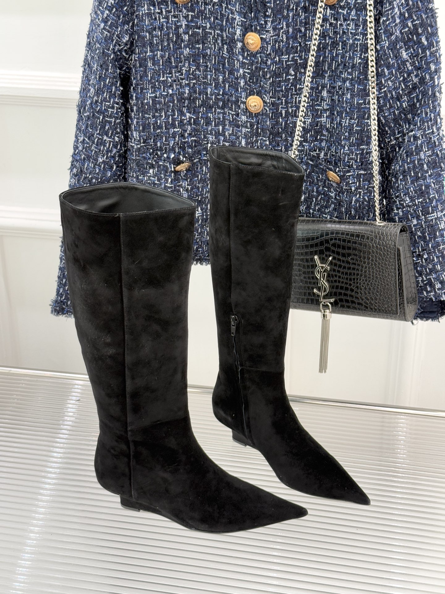 Toteme 25WF秋冬新品尖头侧拉链坡跟长靴这双坡跟短靴你可千万别错过！标志性的尖头造型 线条流畅且