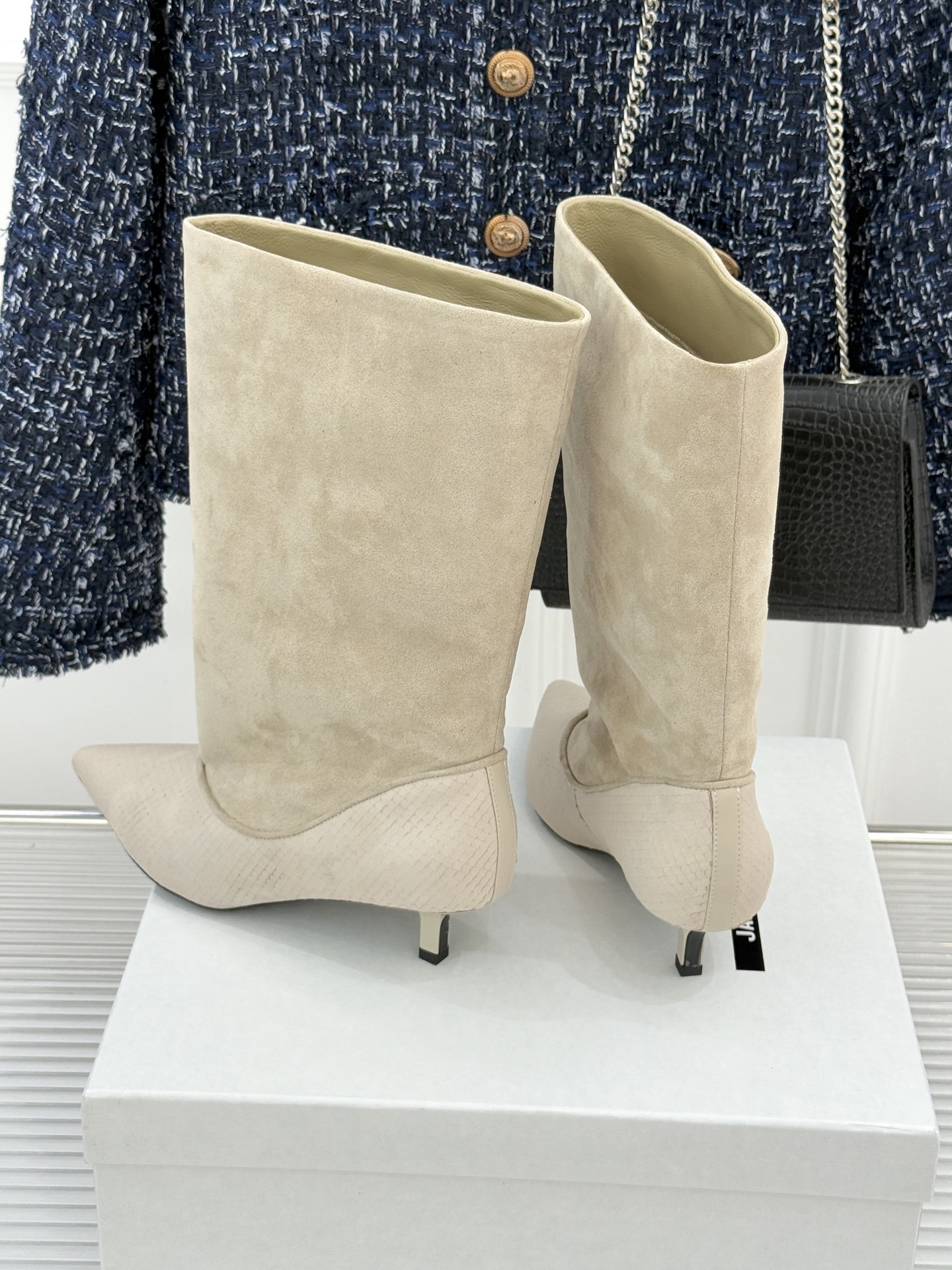 JACQUES 25WF秋冬新品复古尖头猫跟弹力靴当利落尖头遇上灵动猫跟设计这双靴便成了秋冬优雅穿搭的“