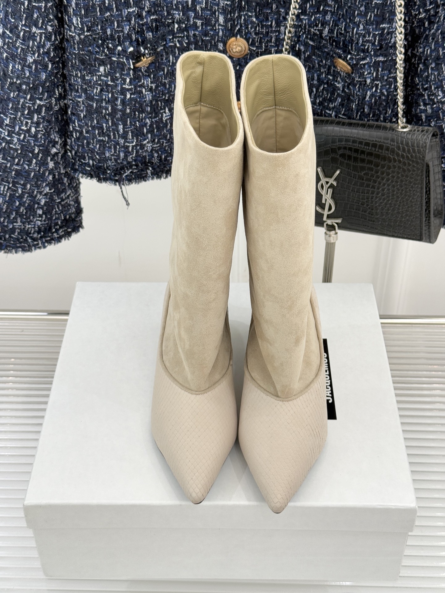 JACQUES 25WF秋冬新品复古尖头猫跟弹力靴当利落尖头遇上灵动猫跟设计这双靴便成了秋冬优雅穿搭的“