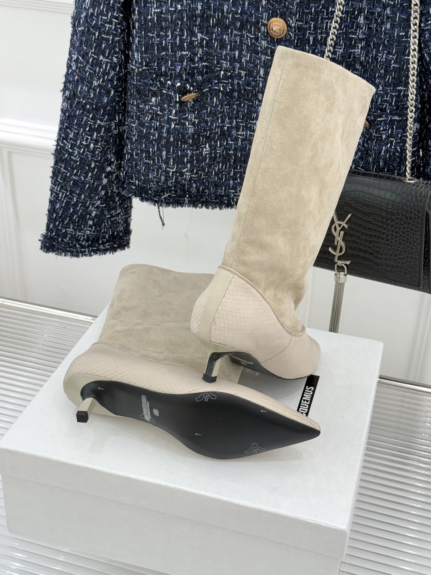 JACQUES 25WF秋冬新品复古尖头猫跟弹力靴当利落尖头遇上灵动猫跟设计这双靴便成了秋冬优雅穿搭的“