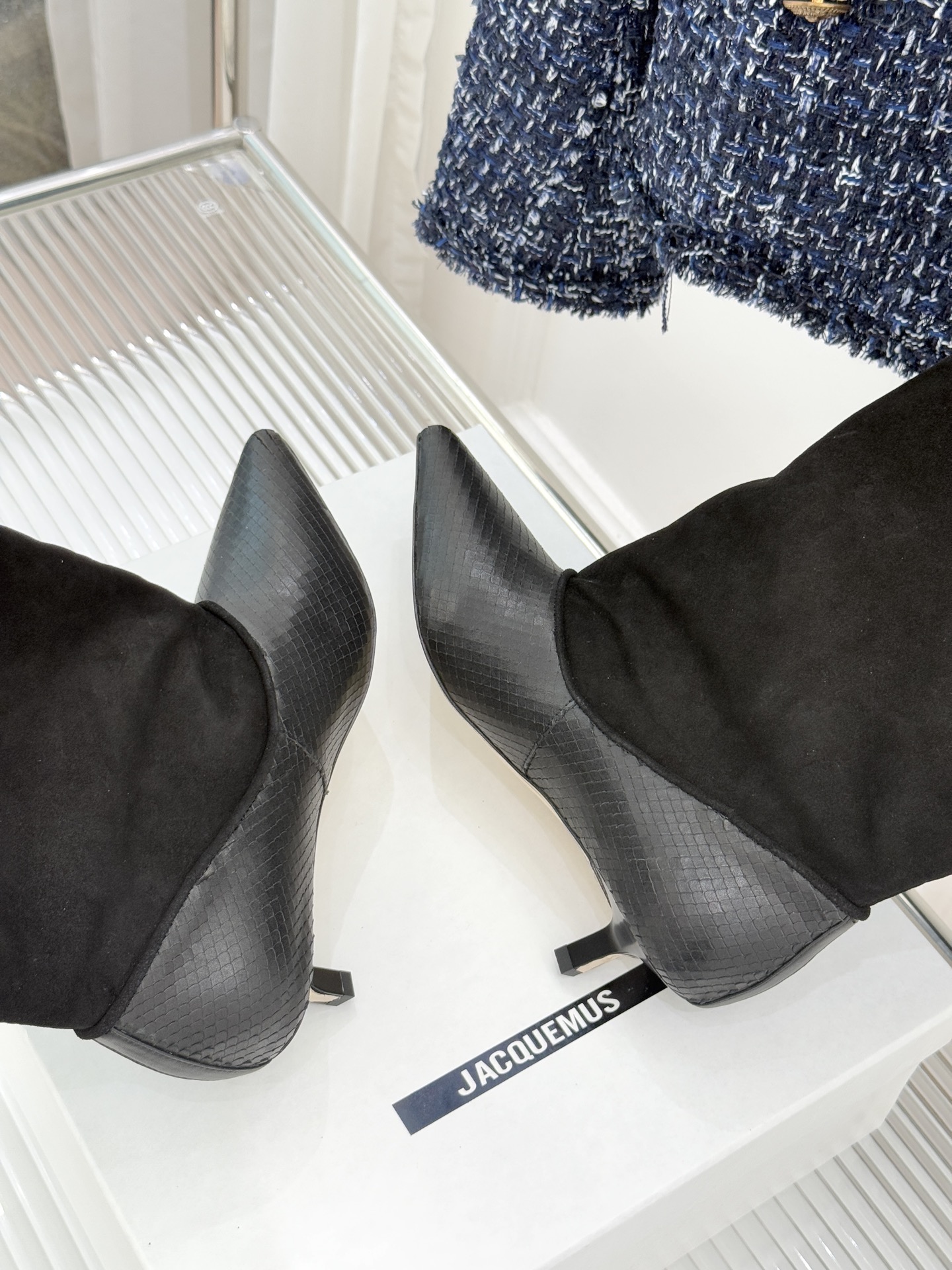 JACQUES 25WF秋冬新品复古尖头猫跟弹力靴当利落尖头遇上灵动猫跟设计这双靴便成了秋冬优雅穿搭的“