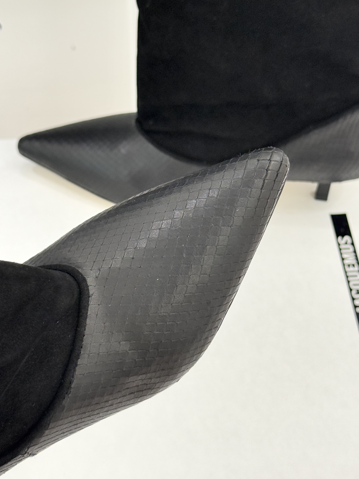 JACQUES 25WF秋冬新品复古尖头猫跟弹力靴当利落尖头遇上灵动猫跟设计这双靴便成了秋冬优雅穿搭的“