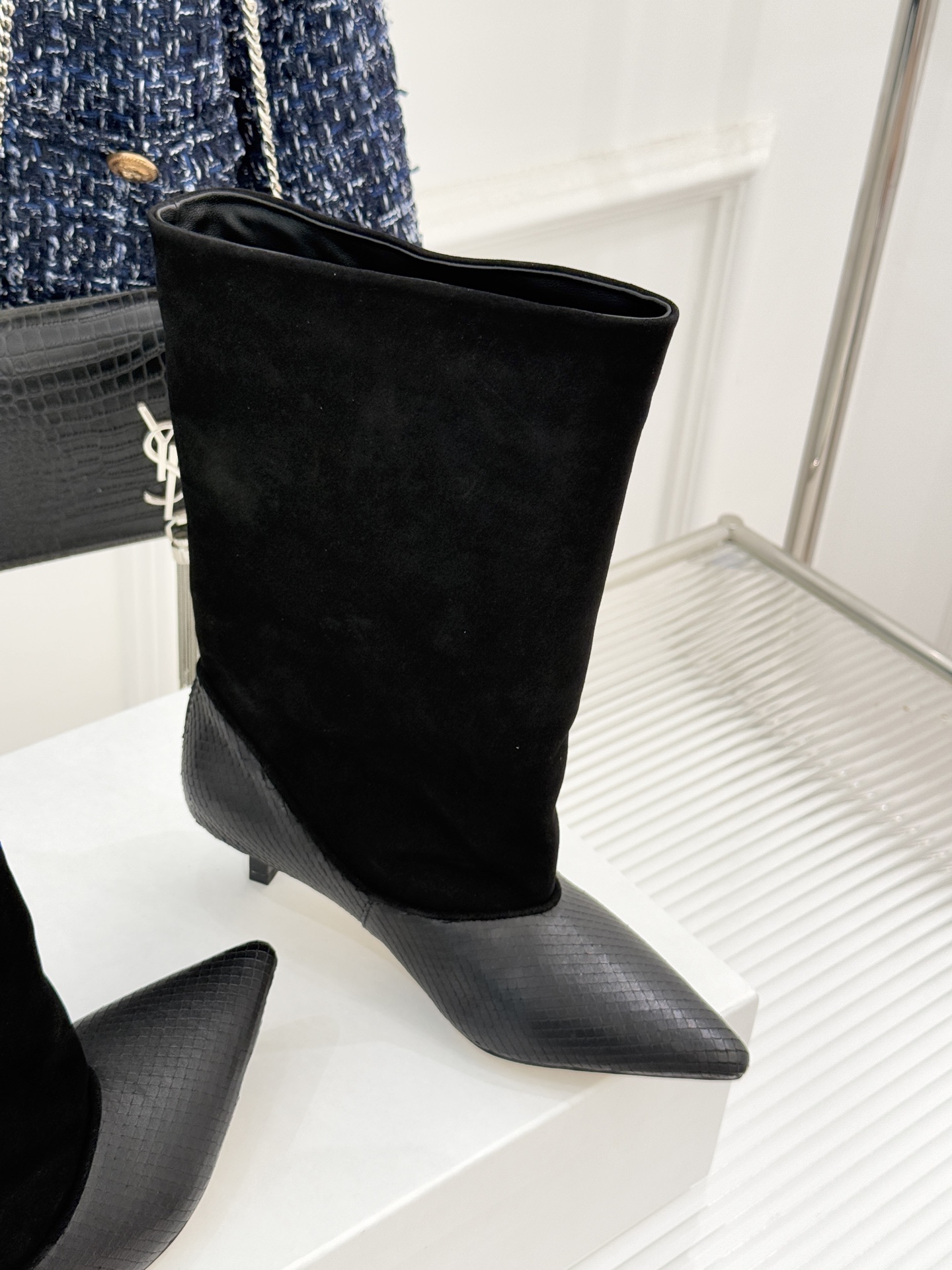 JACQUES 25WF秋冬新品复古尖头猫跟弹力靴当利落尖头遇上灵动猫跟设计这双靴便成了秋冬优雅穿搭的“