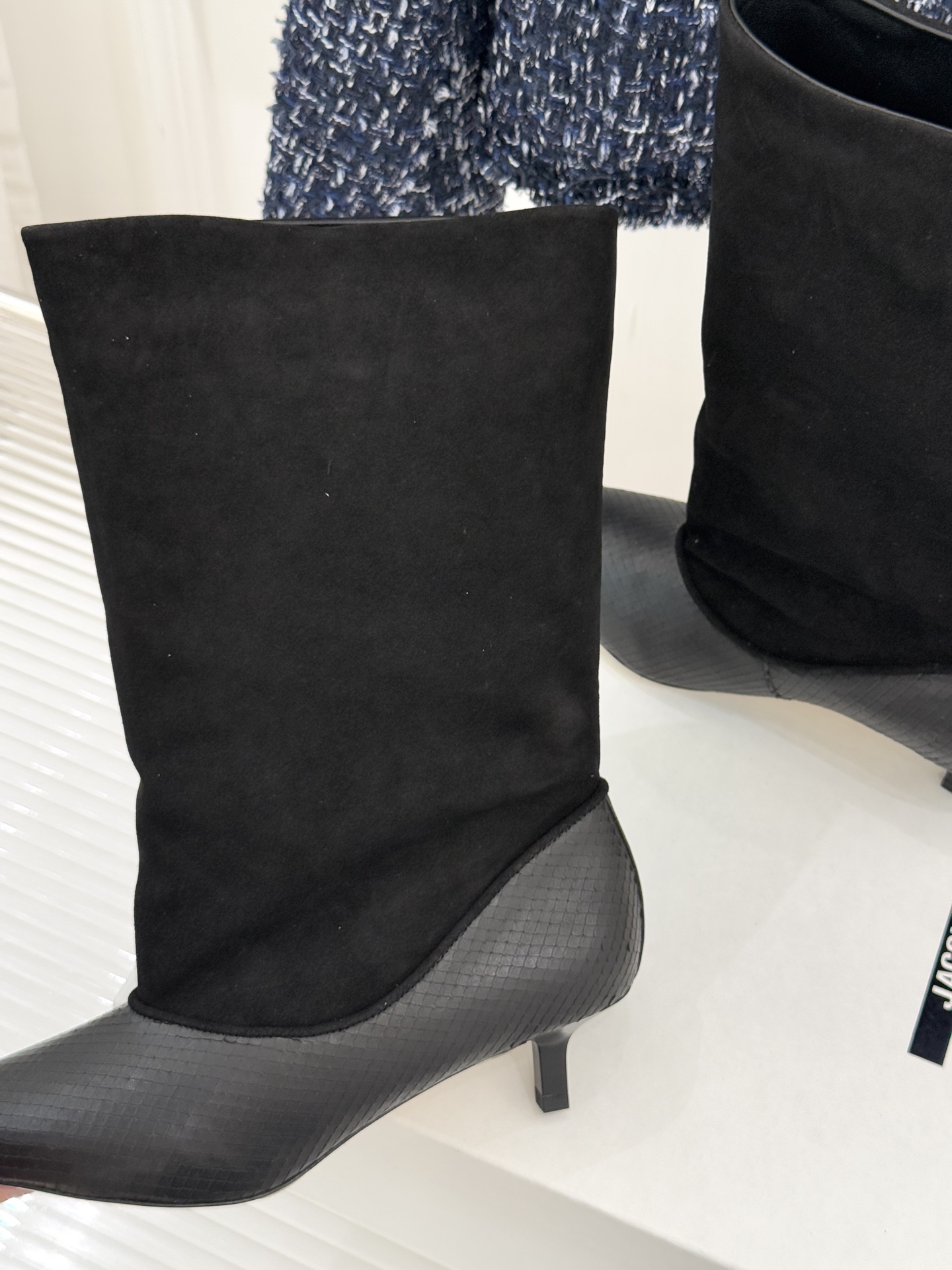 JACQUES 25WF秋冬新品复古尖头猫跟弹力靴当利落尖头遇上灵动猫跟设计这双靴便成了秋冬优雅穿搭的“