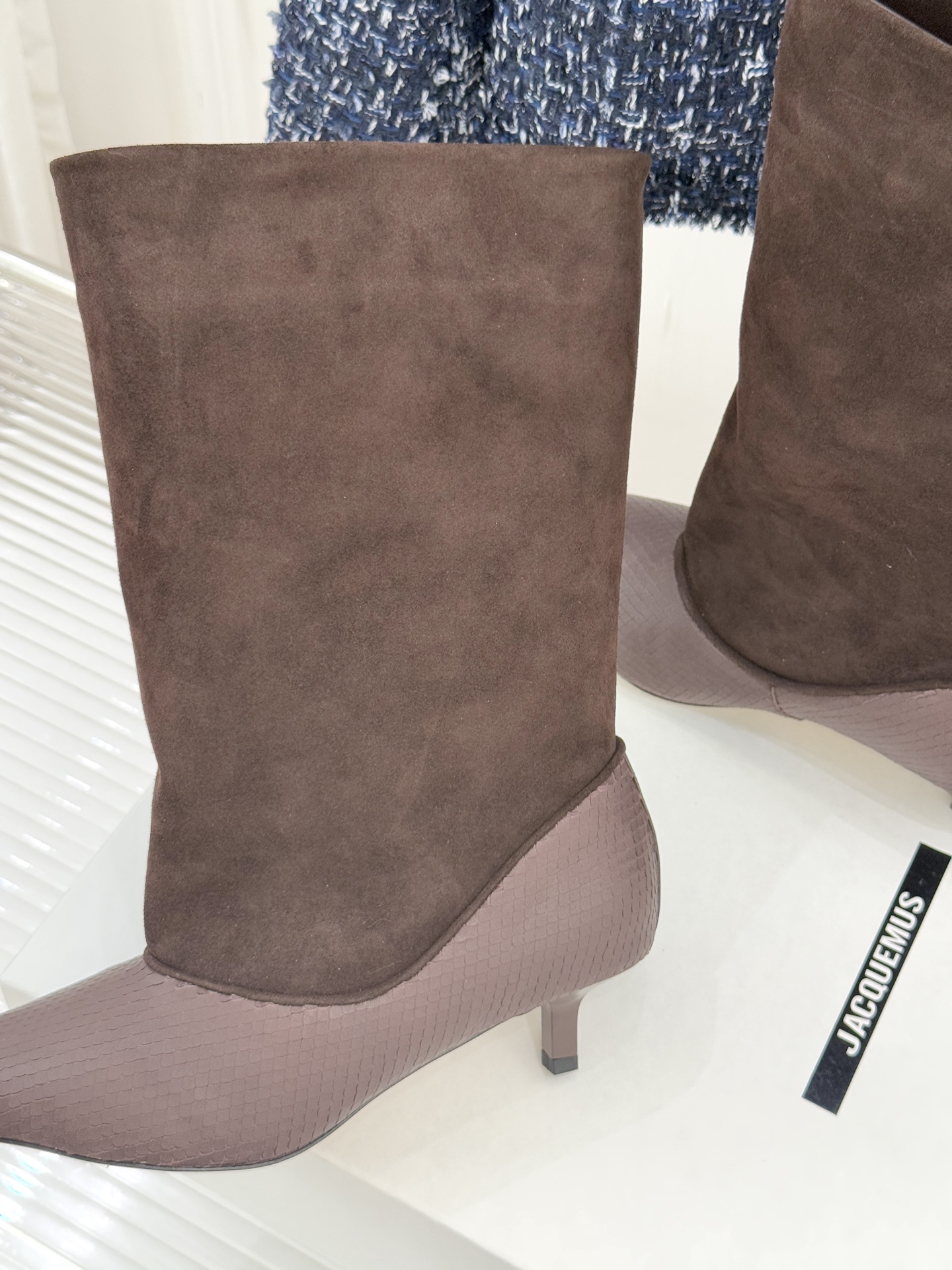 JACQUES 25WF秋冬新品复古尖头猫跟弹力靴当利落尖头遇上灵动猫跟设计这双靴便成了秋冬优雅穿搭的“