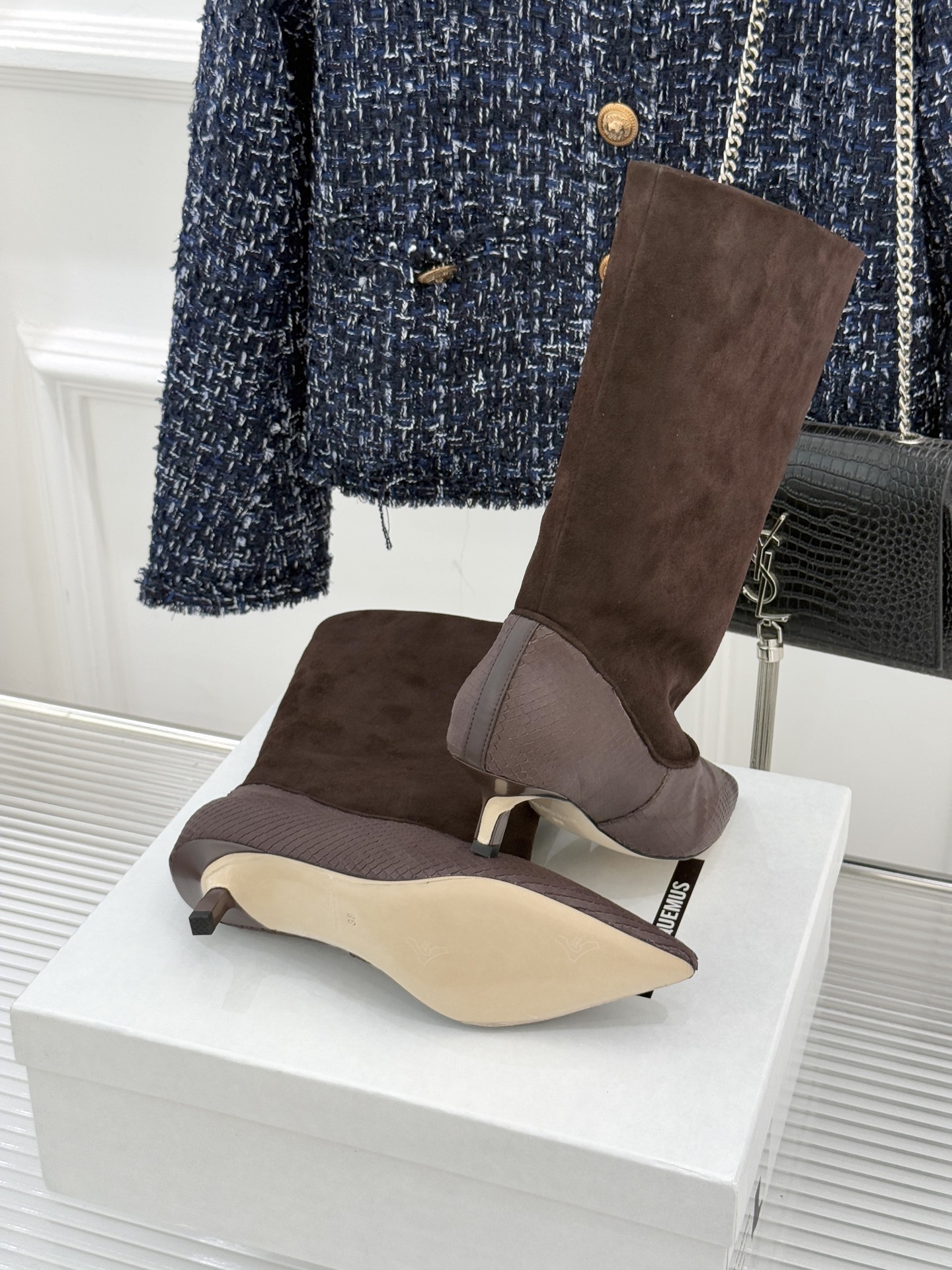 JACQUES 25WF秋冬新品复古尖头猫跟弹力靴当利落尖头遇上灵动猫跟设计这双靴便成了秋冬优雅穿搭的“