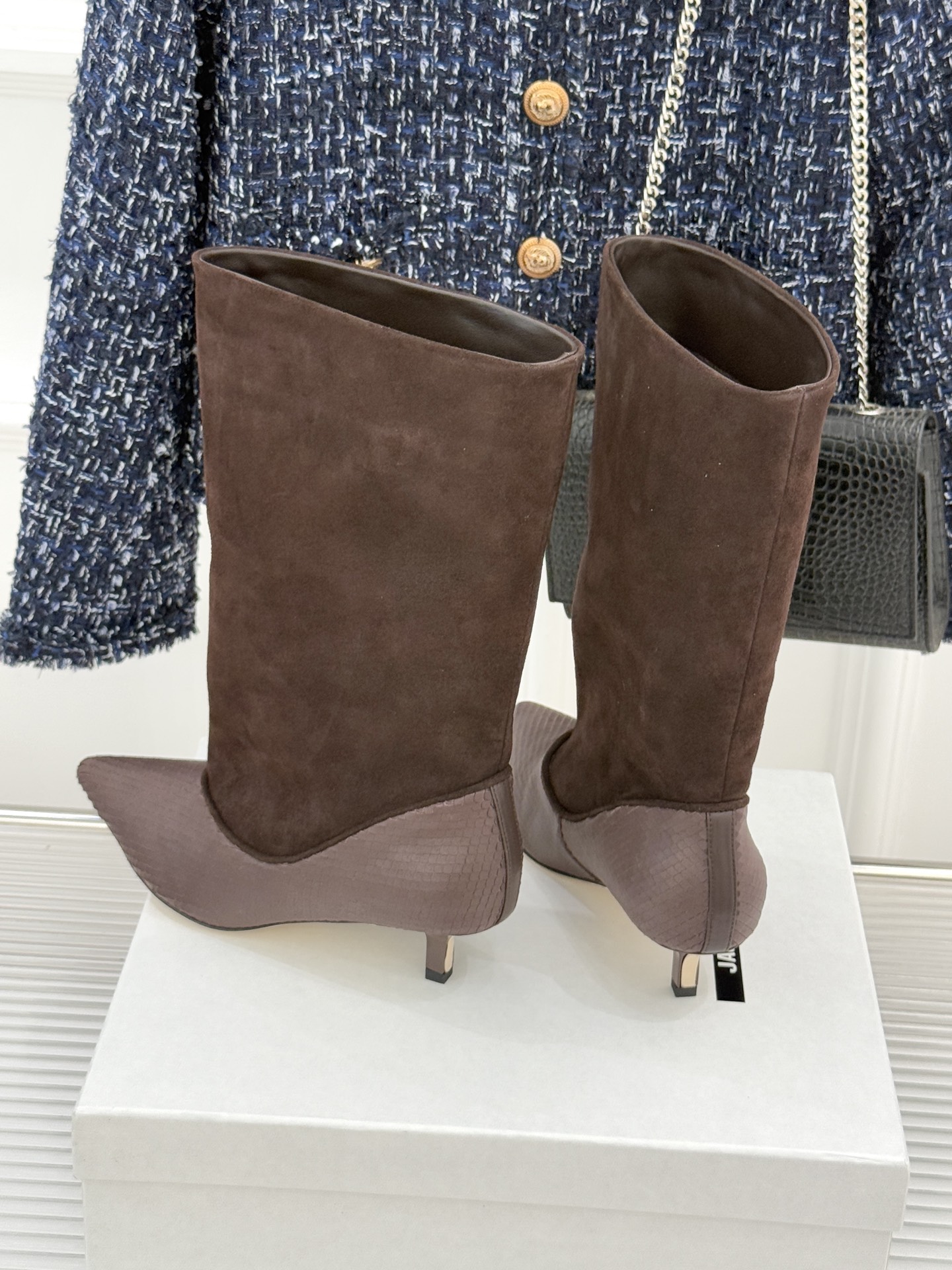 JACQUES 25WF秋冬新品复古尖头猫跟弹力靴当利落尖头遇上灵动猫跟设计这双靴便成了秋冬优雅穿搭的“