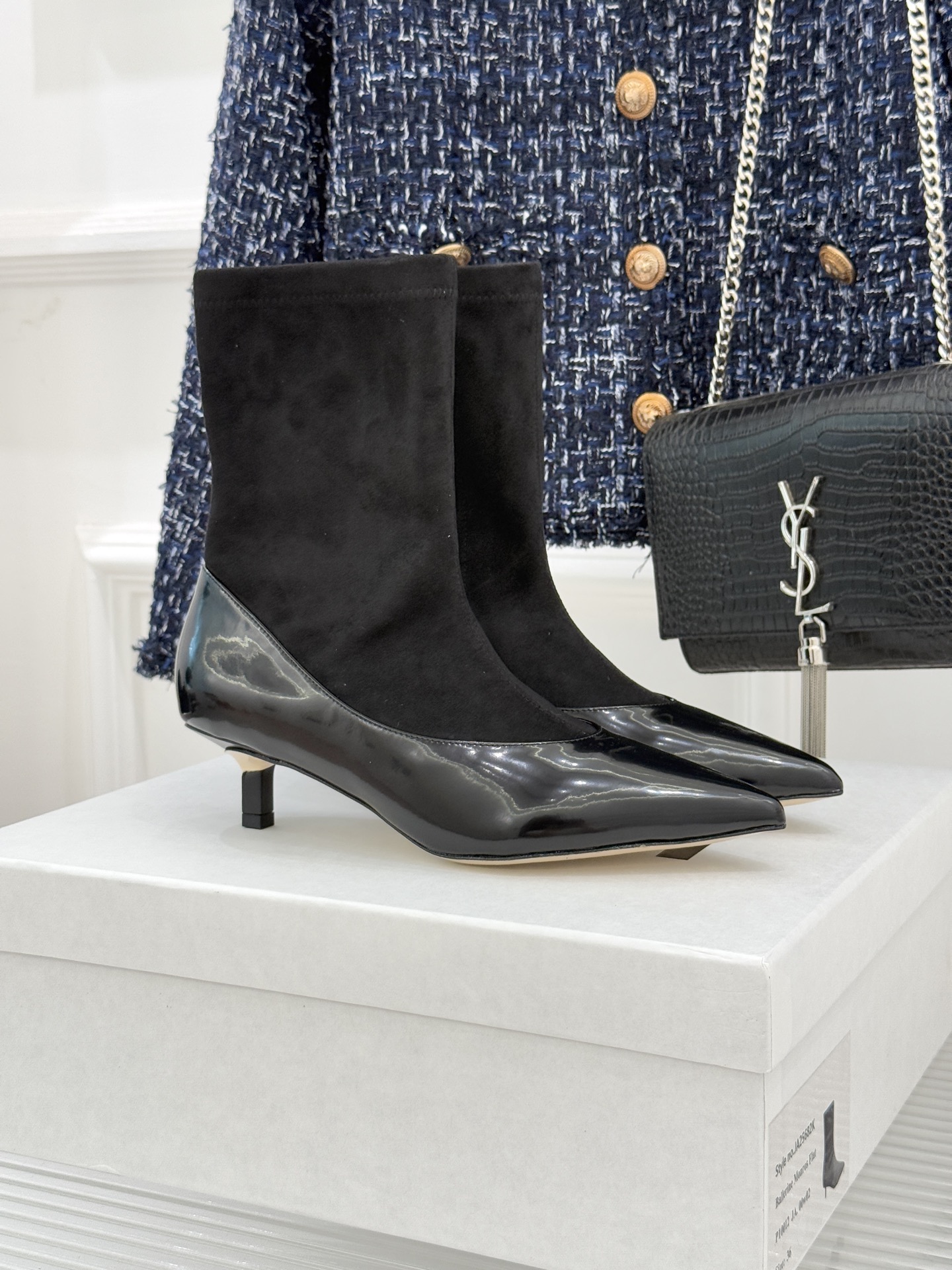 JACQUES 25WF秋冬新品复古尖头猫跟弹力靴当利落尖头遇上灵动猫跟设计这双靴便成了秋冬优雅穿搭的“