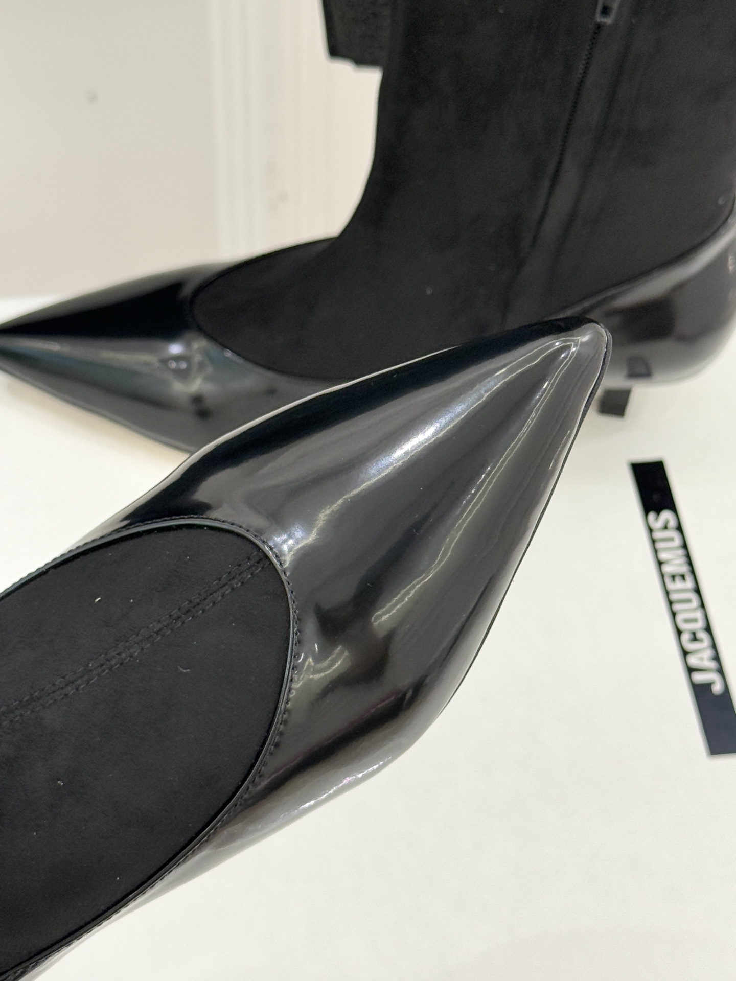 JACQUES 25WF秋冬新品复古尖头猫跟弹力靴当利落尖头遇上灵动猫跟设计这双靴便成了秋冬优雅穿搭的“