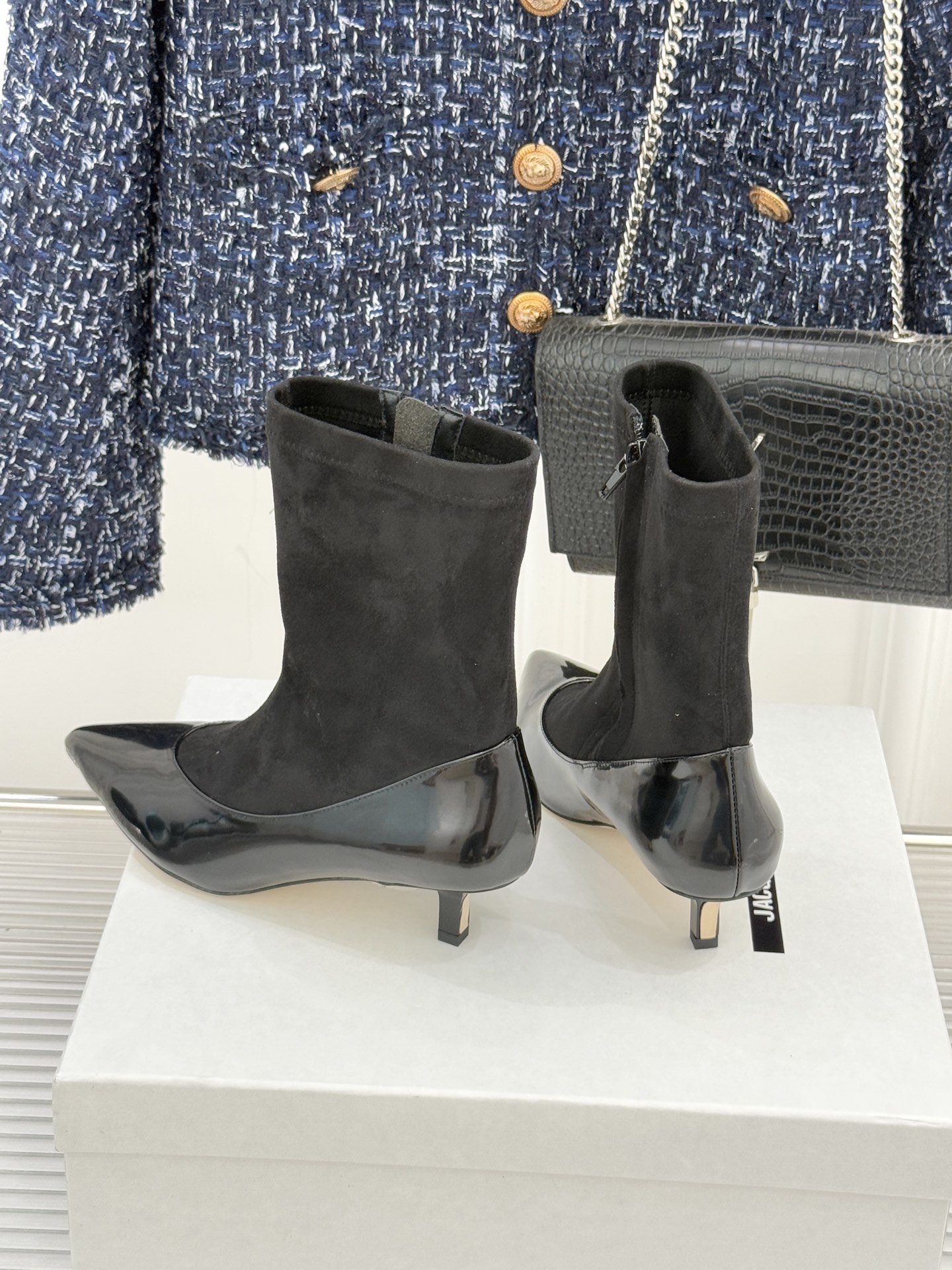 JACQUES 25WF秋冬新品复古尖头猫跟弹力靴当利落尖头遇上灵动猫跟设计这双靴便成了秋冬优雅穿搭的“