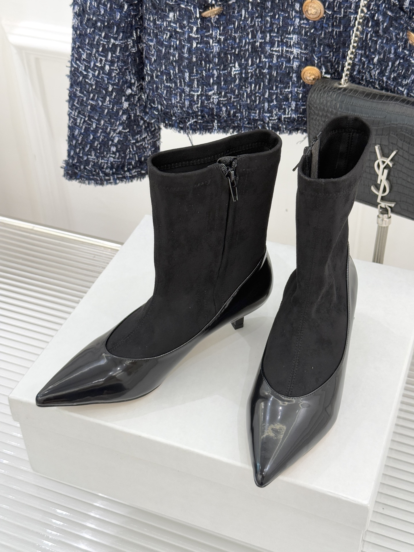 JACQUES 25WF秋冬新品复古尖头猫跟弹力靴当利落尖头遇上灵动猫跟设计这双靴便成了秋冬优雅穿搭的“