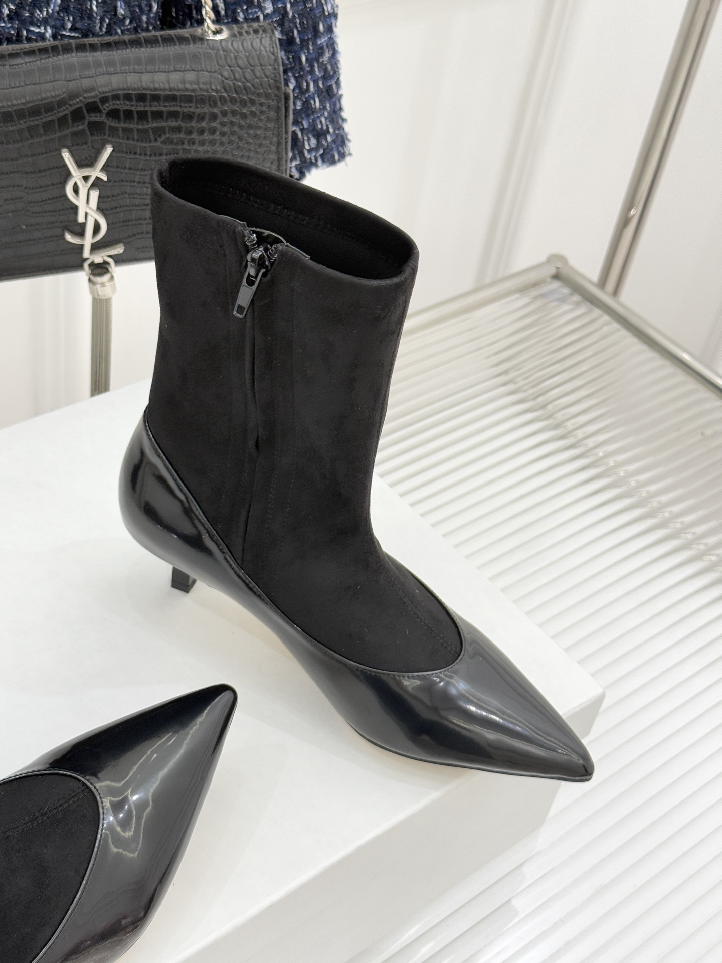 JACQUES 25WF秋冬新品复古尖头猫跟弹力靴当利落尖头遇上灵动猫跟设计这双靴便成了秋冬优雅穿搭的“