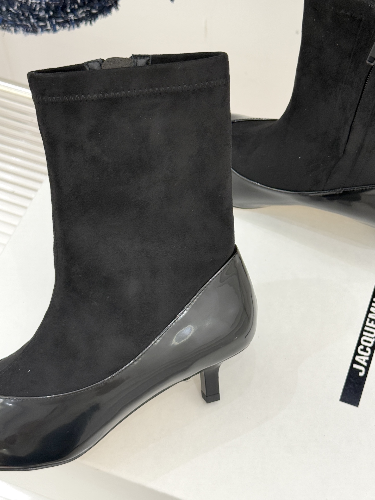 JACQUES 25WF秋冬新品复古尖头猫跟弹力靴当利落尖头遇上灵动猫跟设计这双靴便成了秋冬优雅穿搭的“