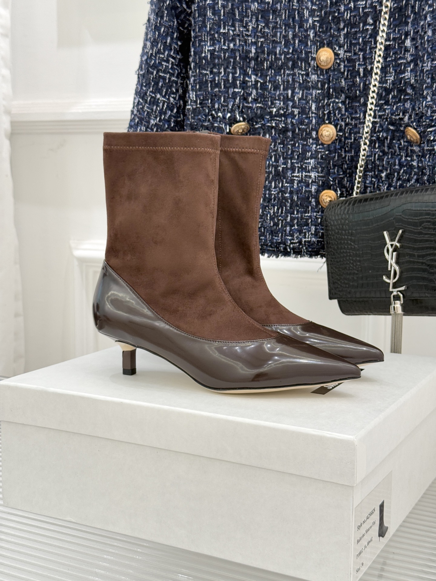 JACQUES 25WF秋冬新品复古尖头猫跟弹力靴当利落尖头遇上灵动猫跟设计这双靴便成了秋冬优雅穿搭的“