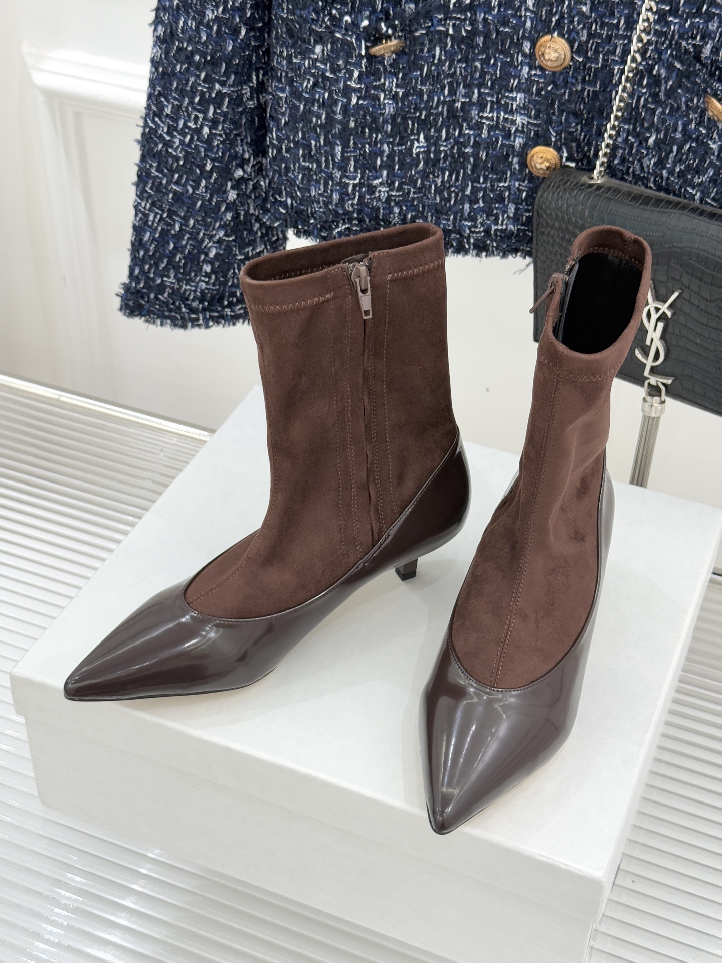 JACQUES 25WF秋冬新品复古尖头猫跟弹力靴当利落尖头遇上灵动猫跟设计这双靴便成了秋冬优雅穿搭的“