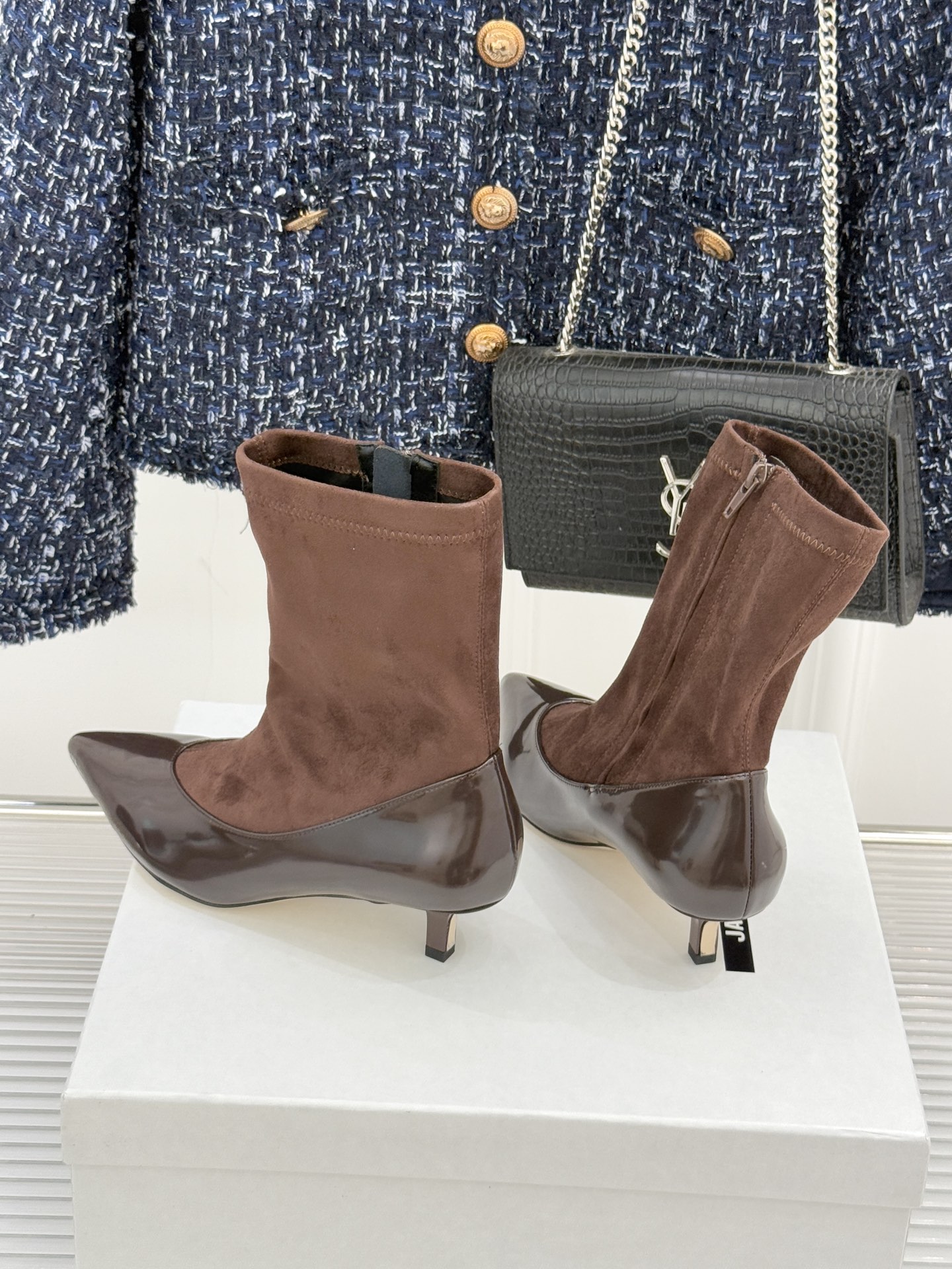 JACQUES 25WF秋冬新品复古尖头猫跟弹力靴当利落尖头遇上灵动猫跟设计这双靴便成了秋冬优雅穿搭的“