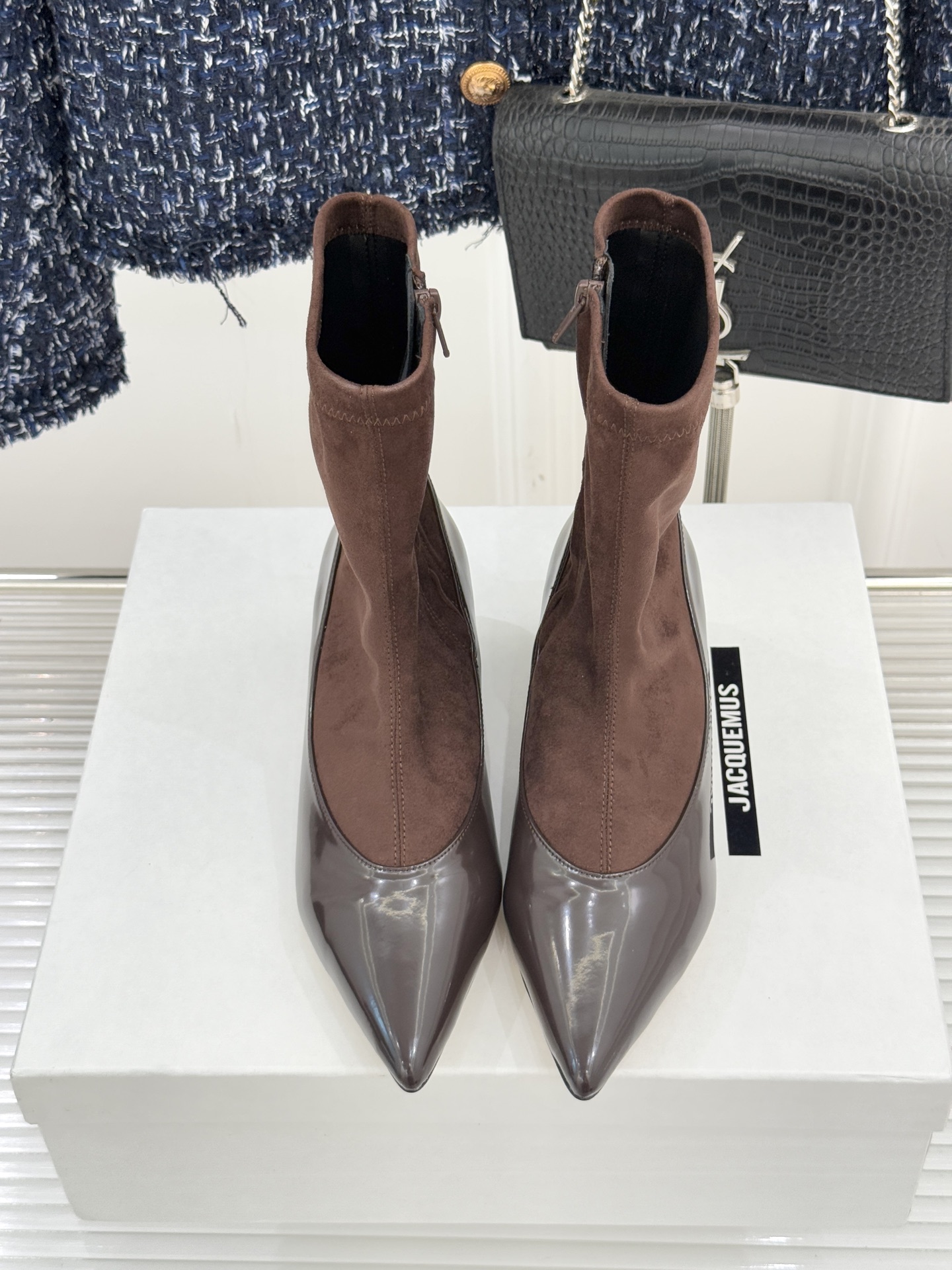 JACQUES 25WF秋冬新品复古尖头猫跟弹力靴当利落尖头遇上灵动猫跟设计这双靴便成了秋冬优雅穿搭的“