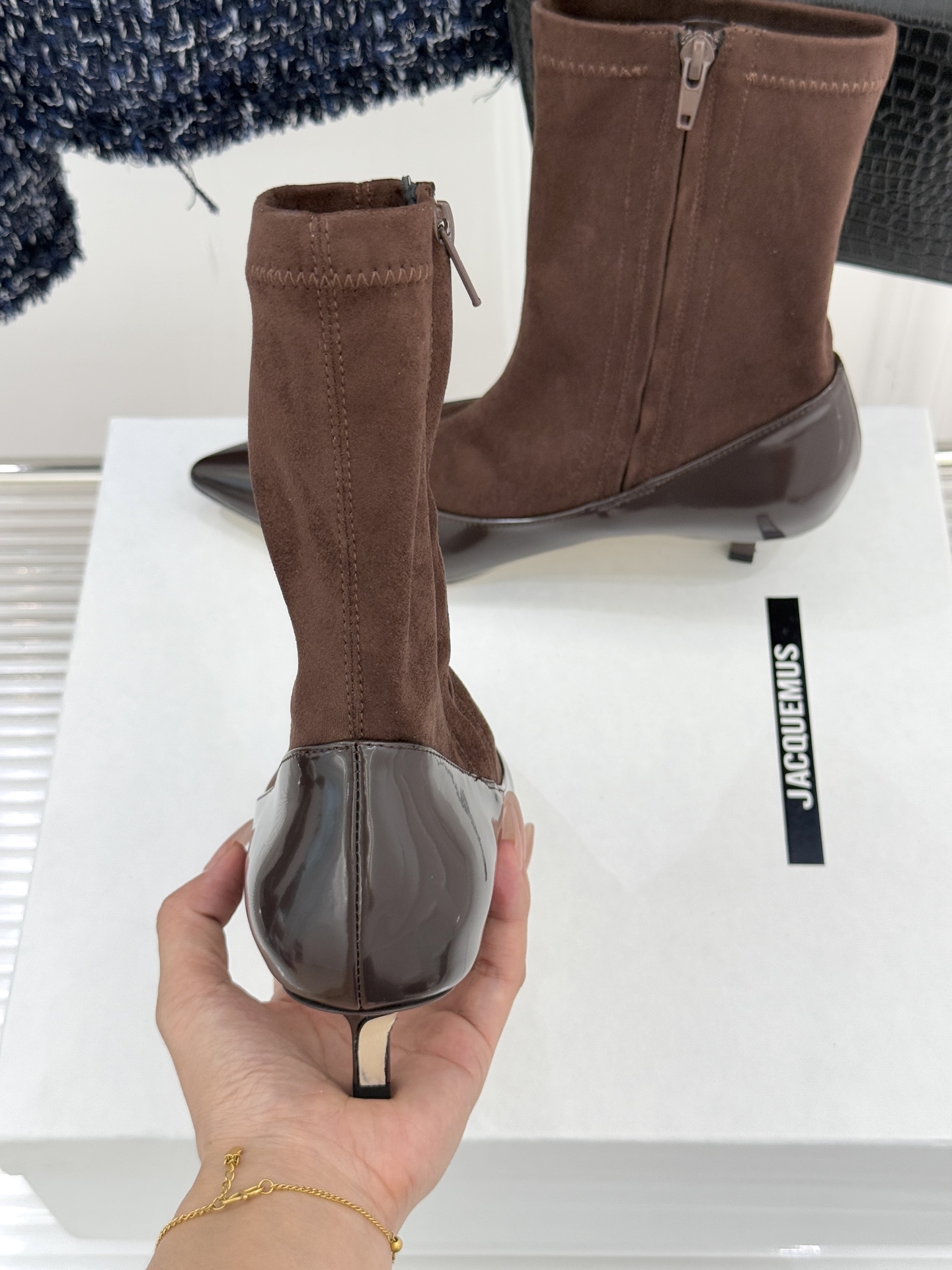 JACQUES 25WF秋冬新品复古尖头猫跟弹力靴当利落尖头遇上灵动猫跟设计这双靴便成了秋冬优雅穿搭的“