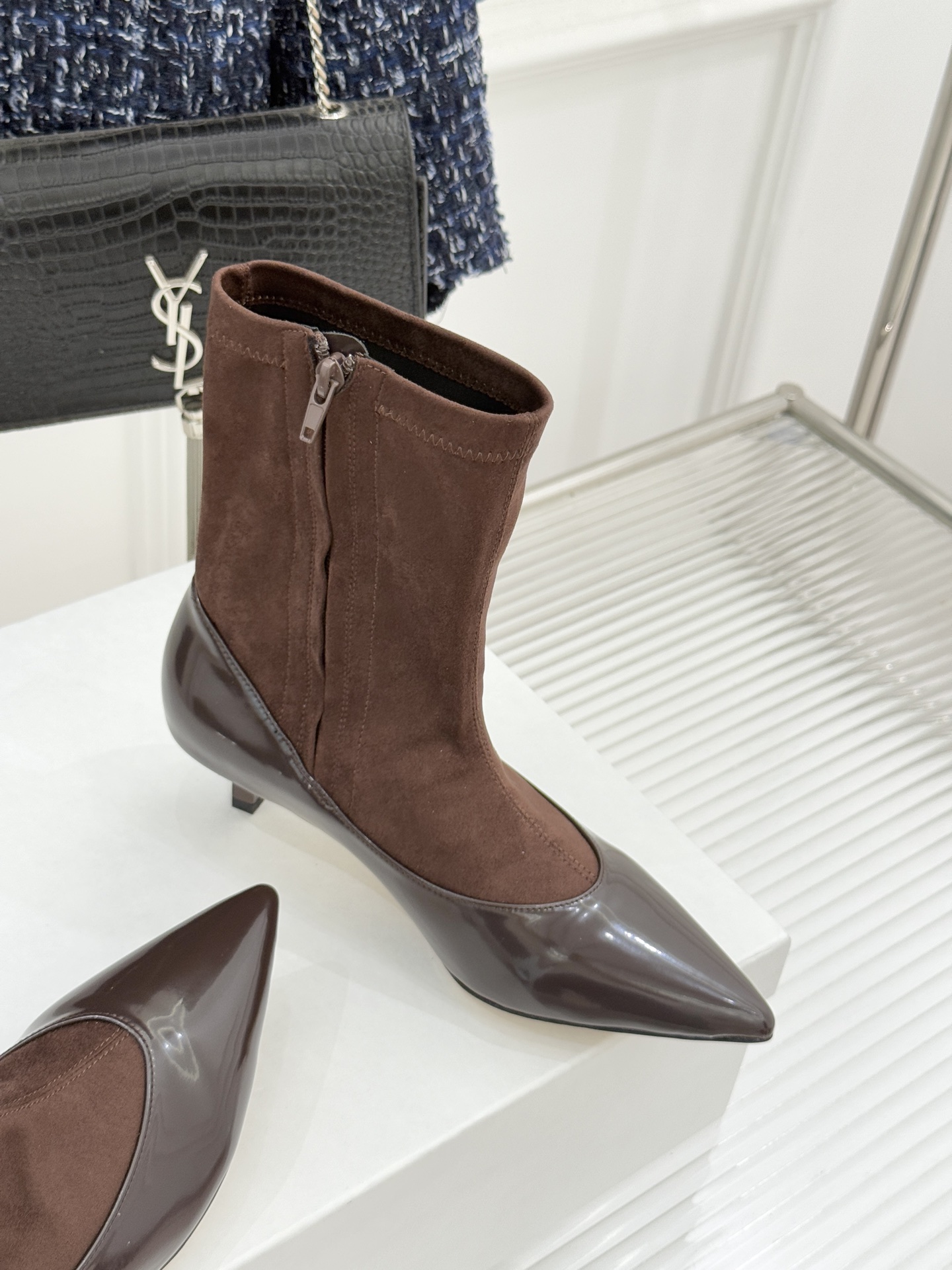 JACQUES 25WF秋冬新品复古尖头猫跟弹力靴当利落尖头遇上灵动猫跟设计这双靴便成了秋冬优雅穿搭的“