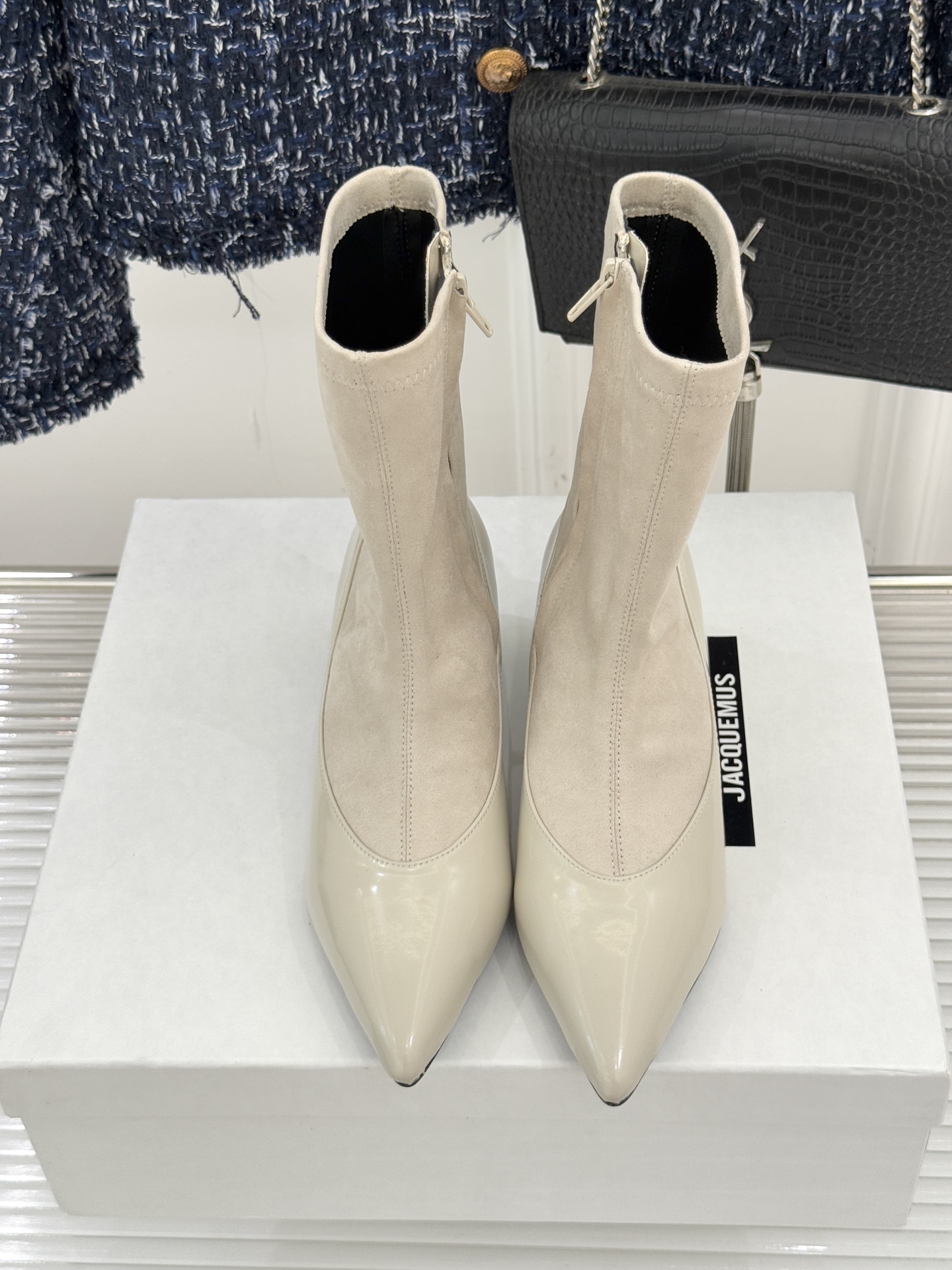 JACQUES 25WF秋冬新品复古尖头猫跟弹力靴当利落尖头遇上灵动猫跟设计这双靴便成了秋冬优雅穿搭的“