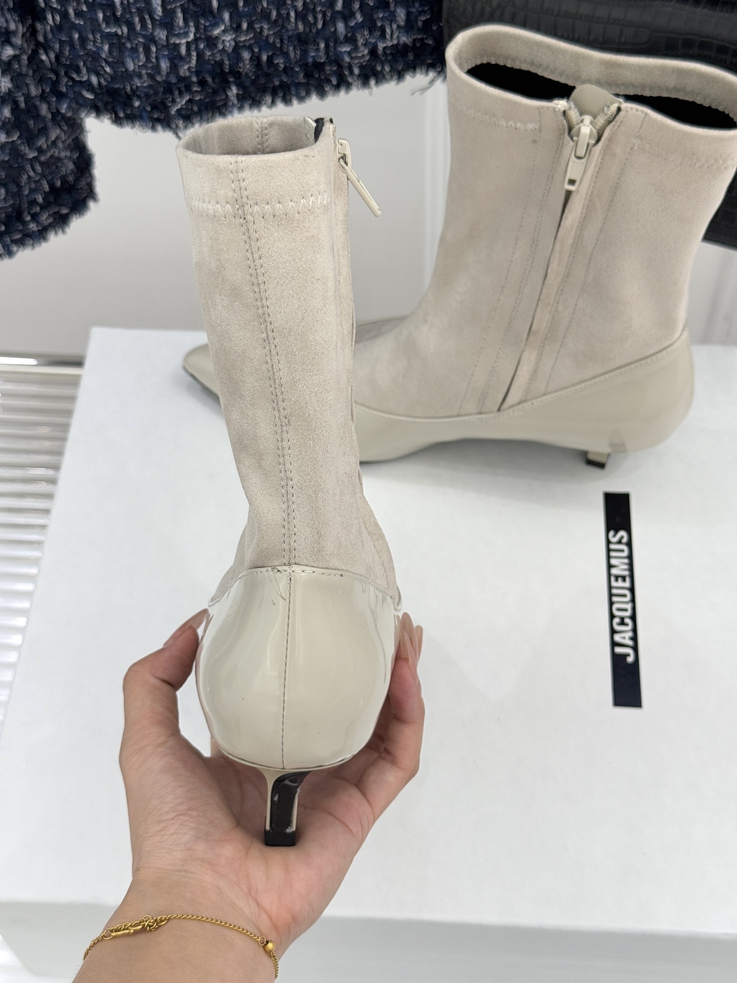 JACQUES 25WF秋冬新品复古尖头猫跟弹力靴当利落尖头遇上灵动猫跟设计这双靴便成了秋冬优雅穿搭的“