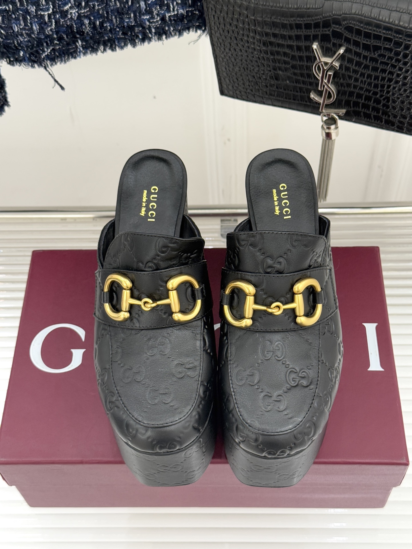 Gucci/古驰25WF新品防水台马衔扣高跟拖鞋承袭品牌马术本源的传奇印记标志性马衔扣以浅金色调闪耀鞋面