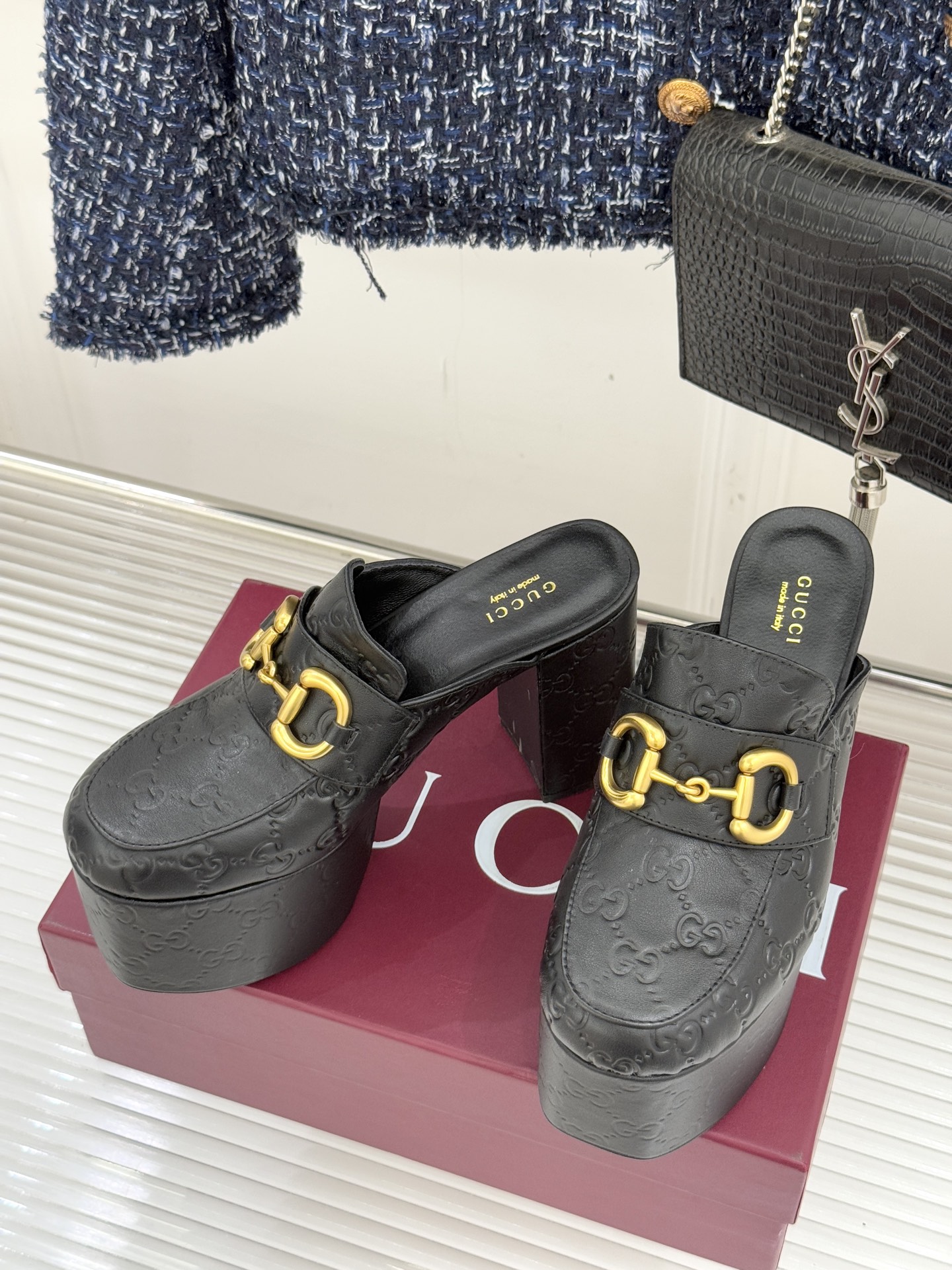 Gucci/古驰25WF新品防水台马衔扣高跟拖鞋承袭品牌马术本源的传奇印记标志性马衔扣以浅金色调闪耀鞋面