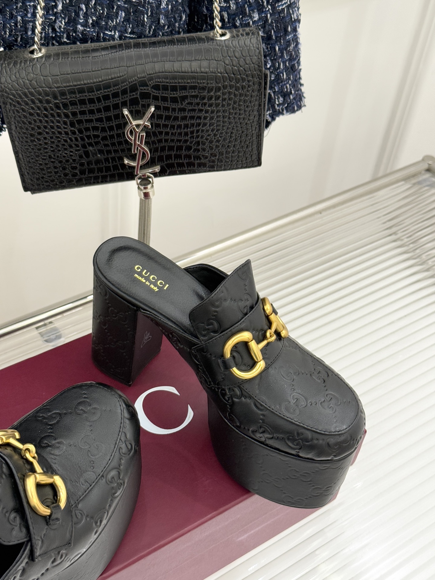 Gucci/古驰25WF新品防水台马衔扣高跟拖鞋承袭品牌马术本源的传奇印记标志性马衔扣以浅金色调闪耀鞋面