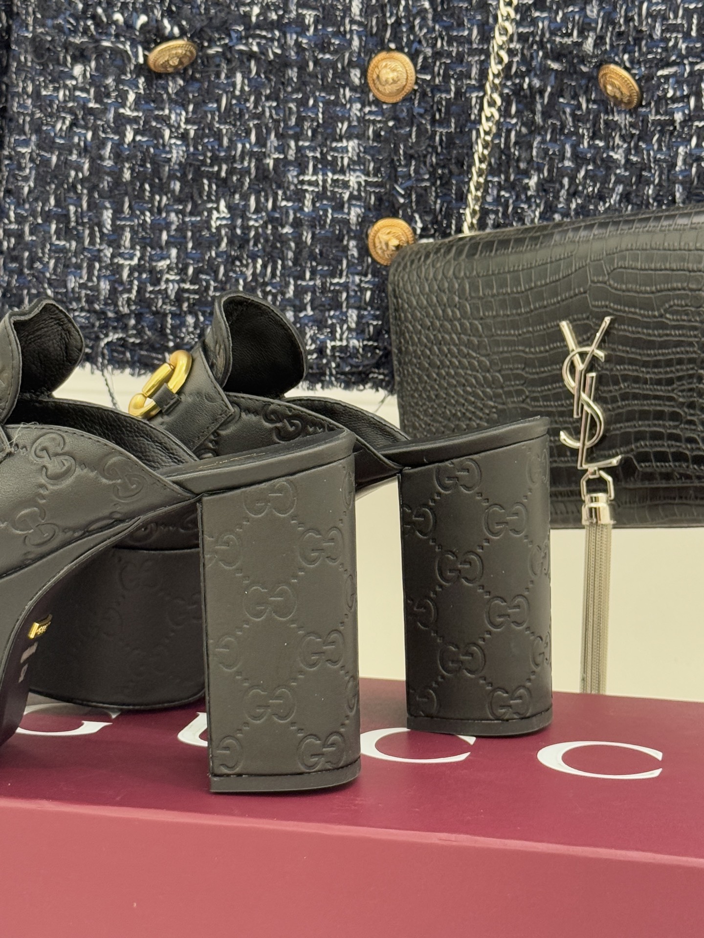 Gucci/古驰25WF新品防水台马衔扣高跟拖鞋承袭品牌马术本源的传奇印记标志性马衔扣以浅金色调闪耀鞋面