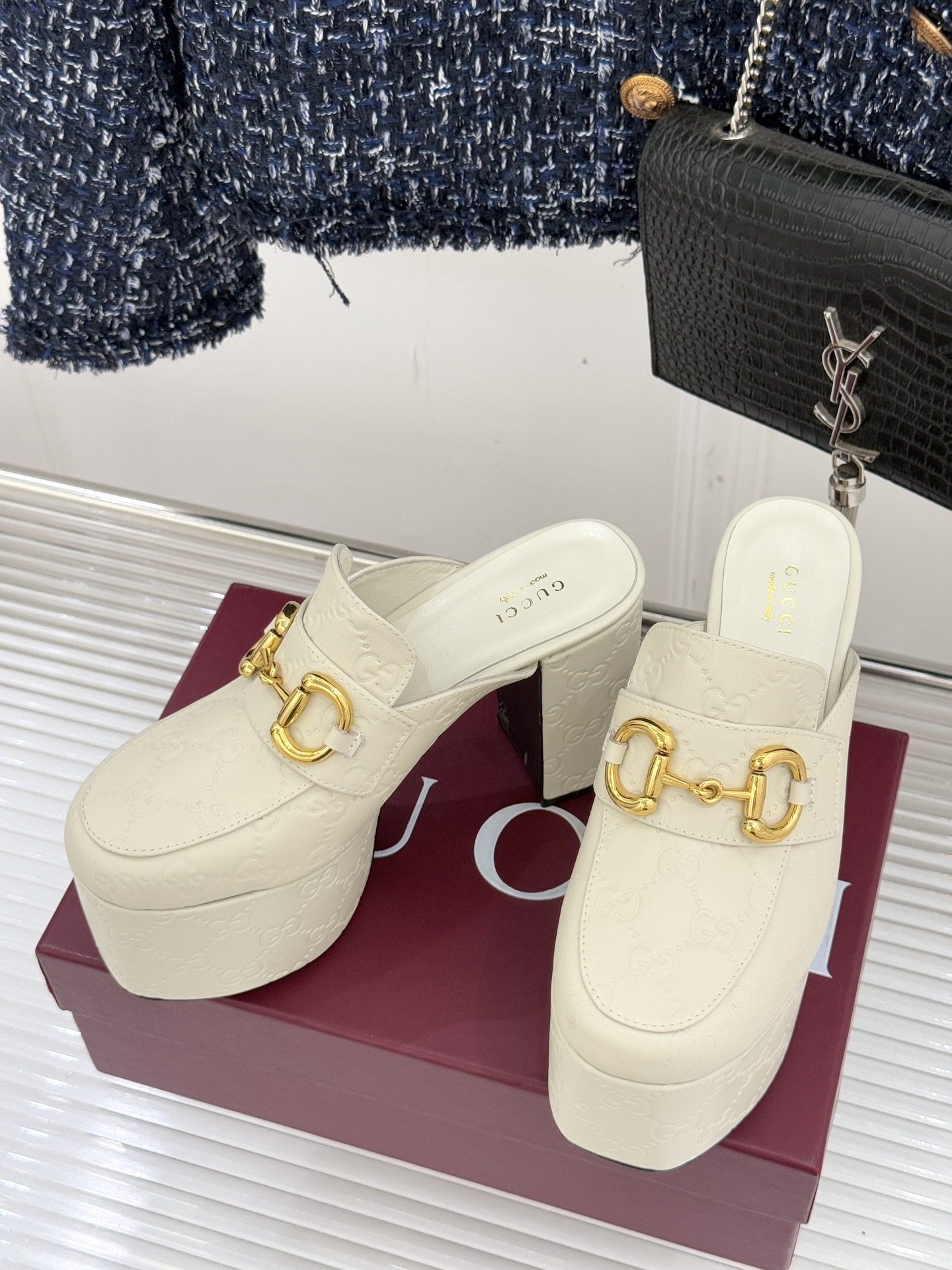 Gucci/古驰25WF新品防水台马衔扣高跟拖鞋承袭品牌马术本源的传奇印记标志性马衔扣以浅金色调闪耀鞋面