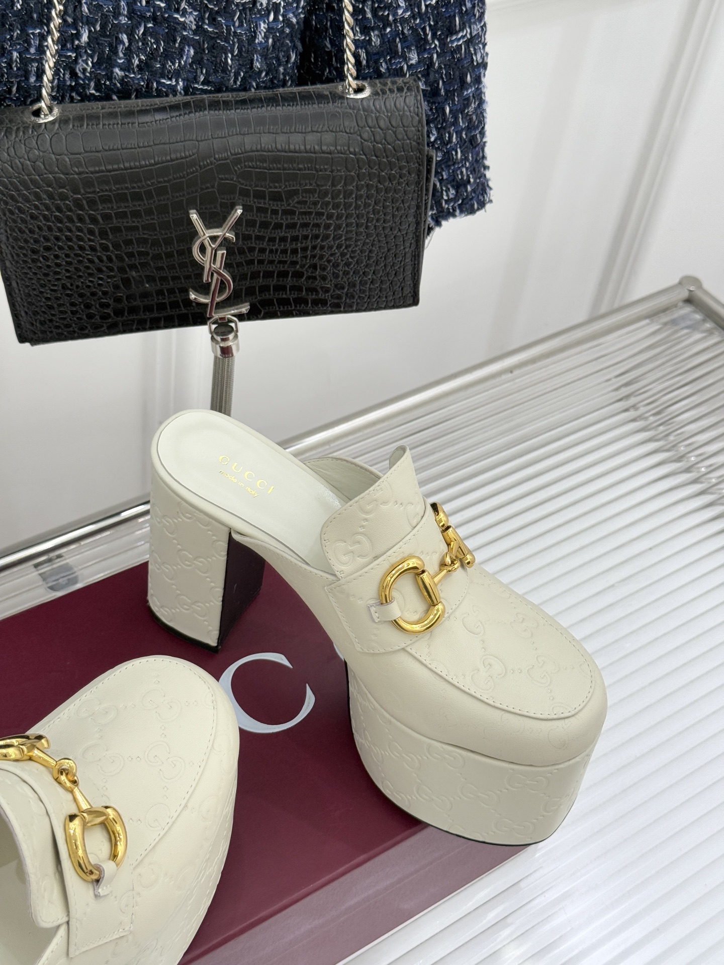 Gucci/古驰25WF新品防水台马衔扣高跟拖鞋承袭品牌马术本源的传奇印记标志性马衔扣以浅金色调闪耀鞋面