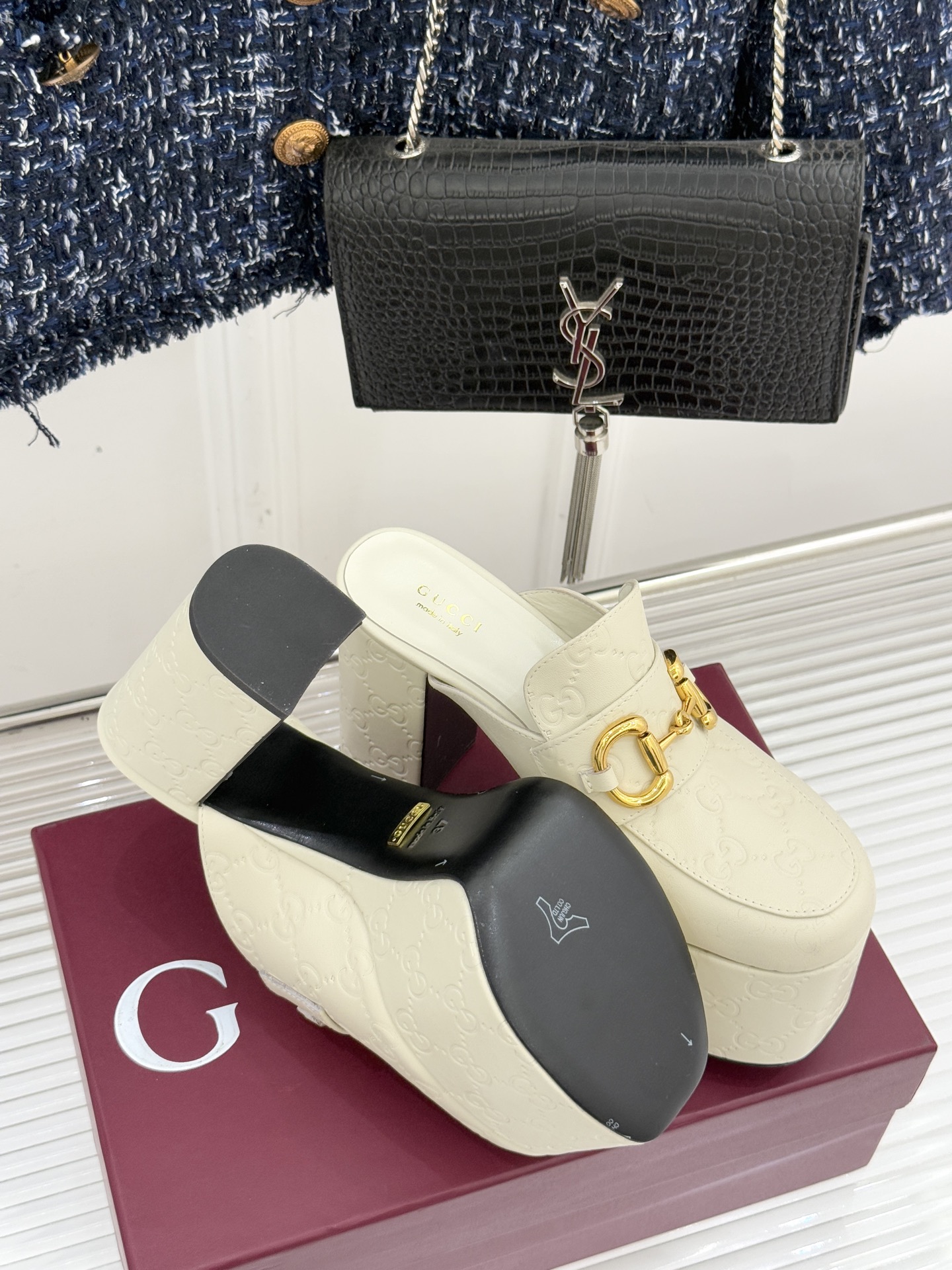 Gucci/古驰25WF新品防水台马衔扣高跟拖鞋承袭品牌马术本源的传奇印记标志性马衔扣以浅金色调闪耀鞋面