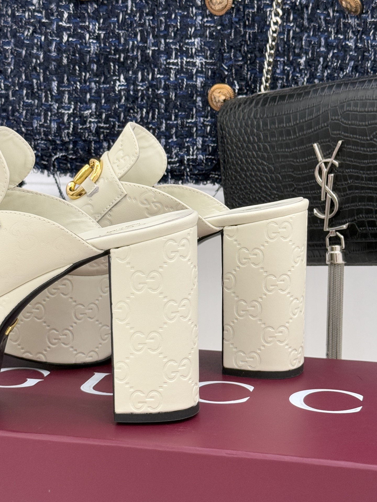 Gucci/古驰25WF新品防水台马衔扣高跟拖鞋承袭品牌马术本源的传奇印记标志性马衔扣以浅金色调闪耀鞋面