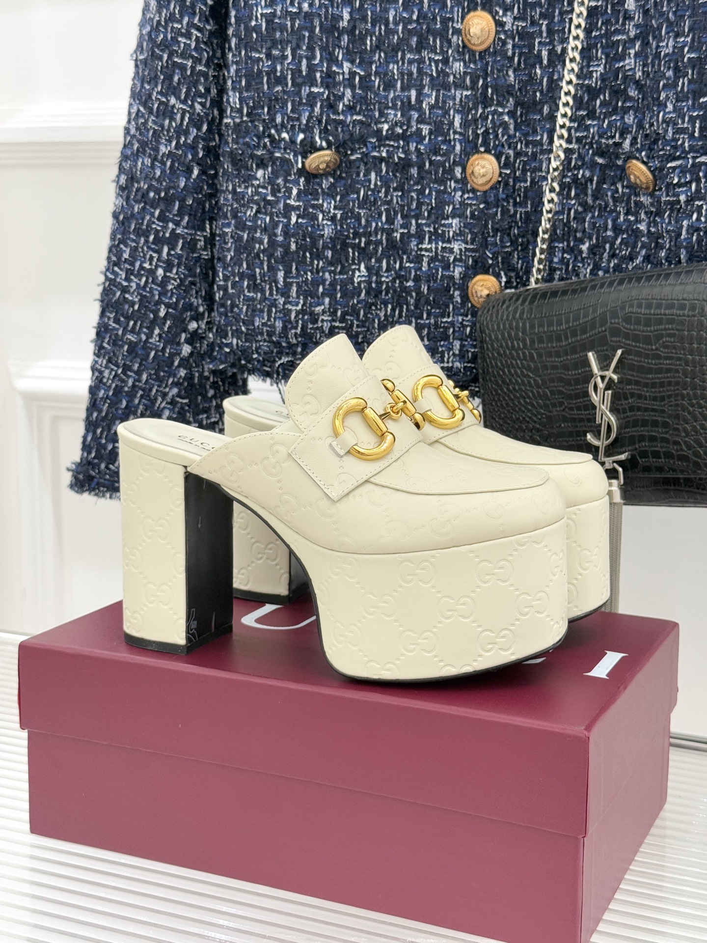 Gucci/古驰25WF新品防水台马衔扣高跟拖鞋承袭品牌马术本源的传奇印记标志性马衔扣以浅金色调闪耀鞋面