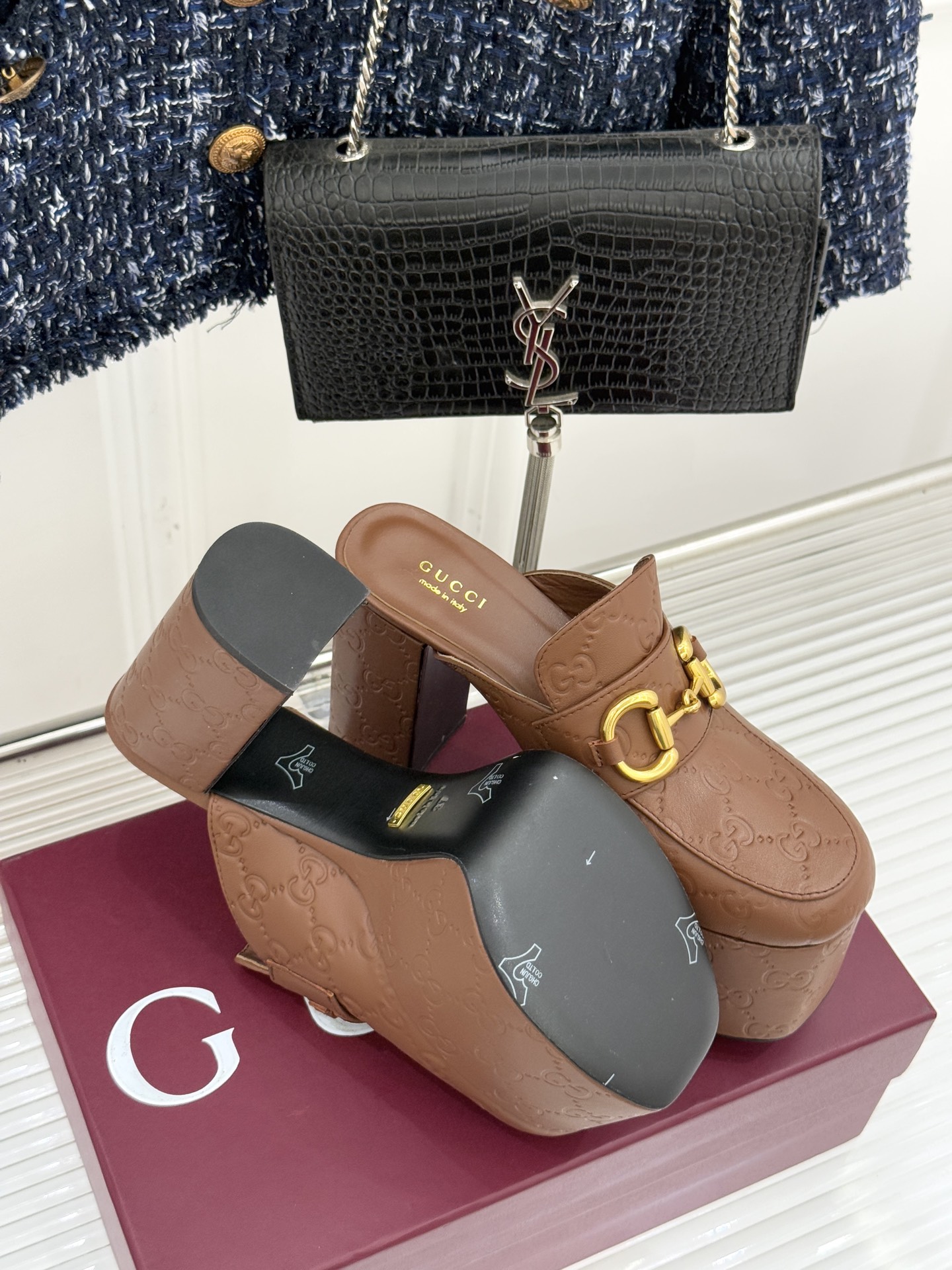 Gucci/古驰25WF新品防水台马衔扣高跟拖鞋承袭品牌马术本源的传奇印记标志性马衔扣以浅金色调闪耀鞋面