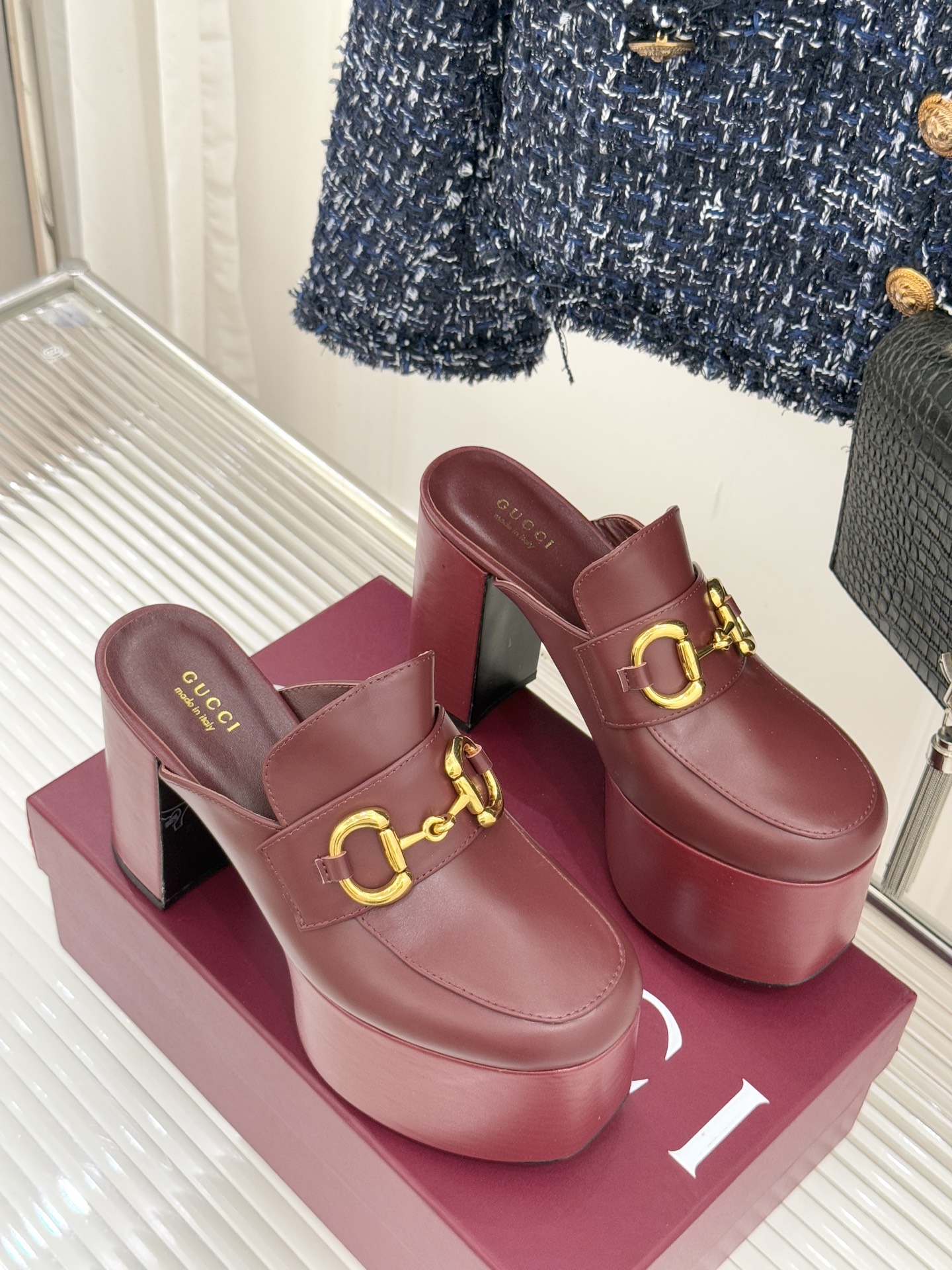 Gucci/古驰25WF新品防水台马衔扣高跟拖鞋承袭品牌马术本源的传奇印记标志性马衔扣以浅金色调闪耀鞋面