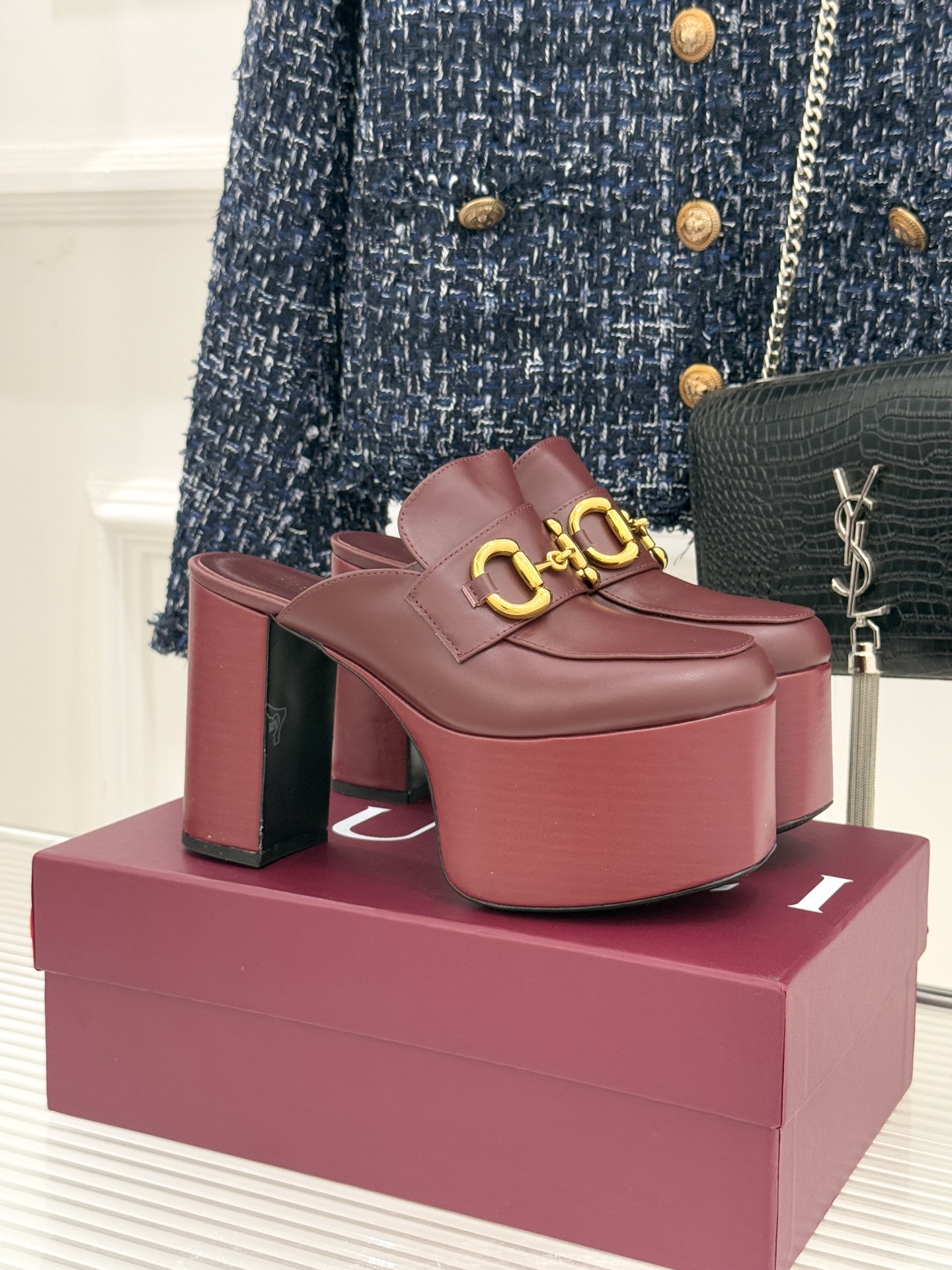 Gucci/古驰25WF新品防水台马衔扣高跟拖鞋承袭品牌马术本源的传奇印记标志性马衔扣以浅金色调闪耀鞋面