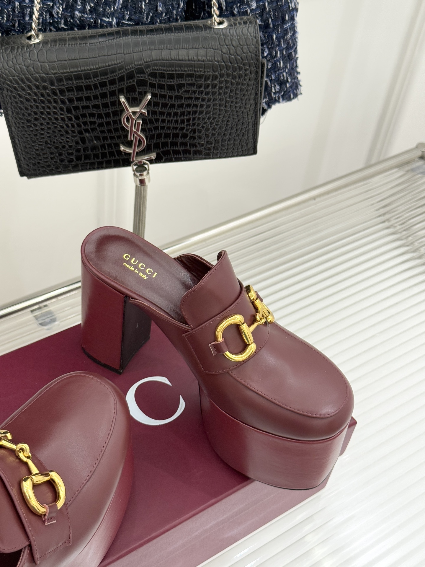 Gucci/古驰25WF新品防水台马衔扣高跟拖鞋承袭品牌马术本源的传奇印记标志性马衔扣以浅金色调闪耀鞋面