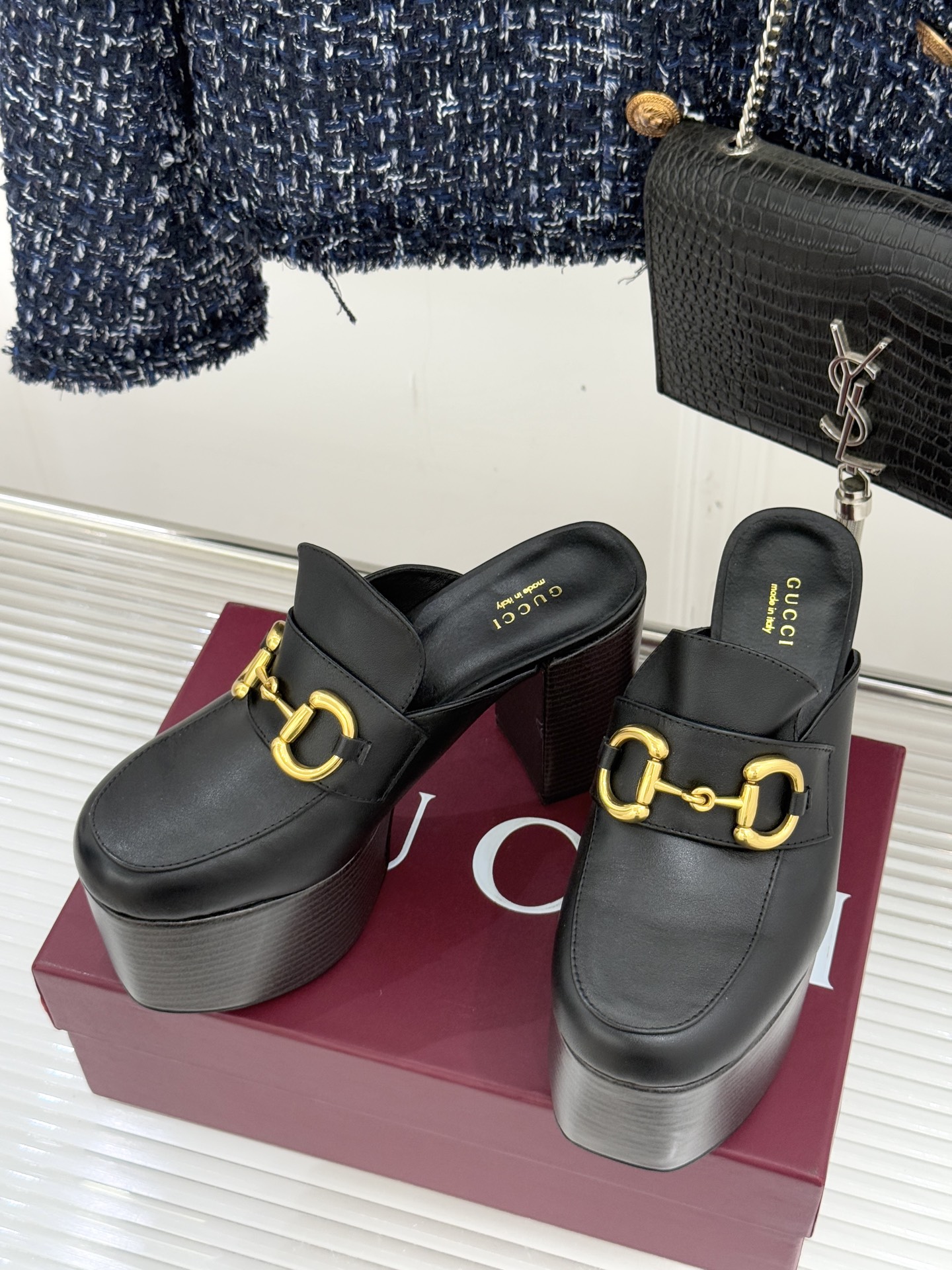 Gucci/古驰25WF新品防水台马衔扣高跟拖鞋承袭品牌马术本源的传奇印记标志性马衔扣以浅金色调闪耀鞋面